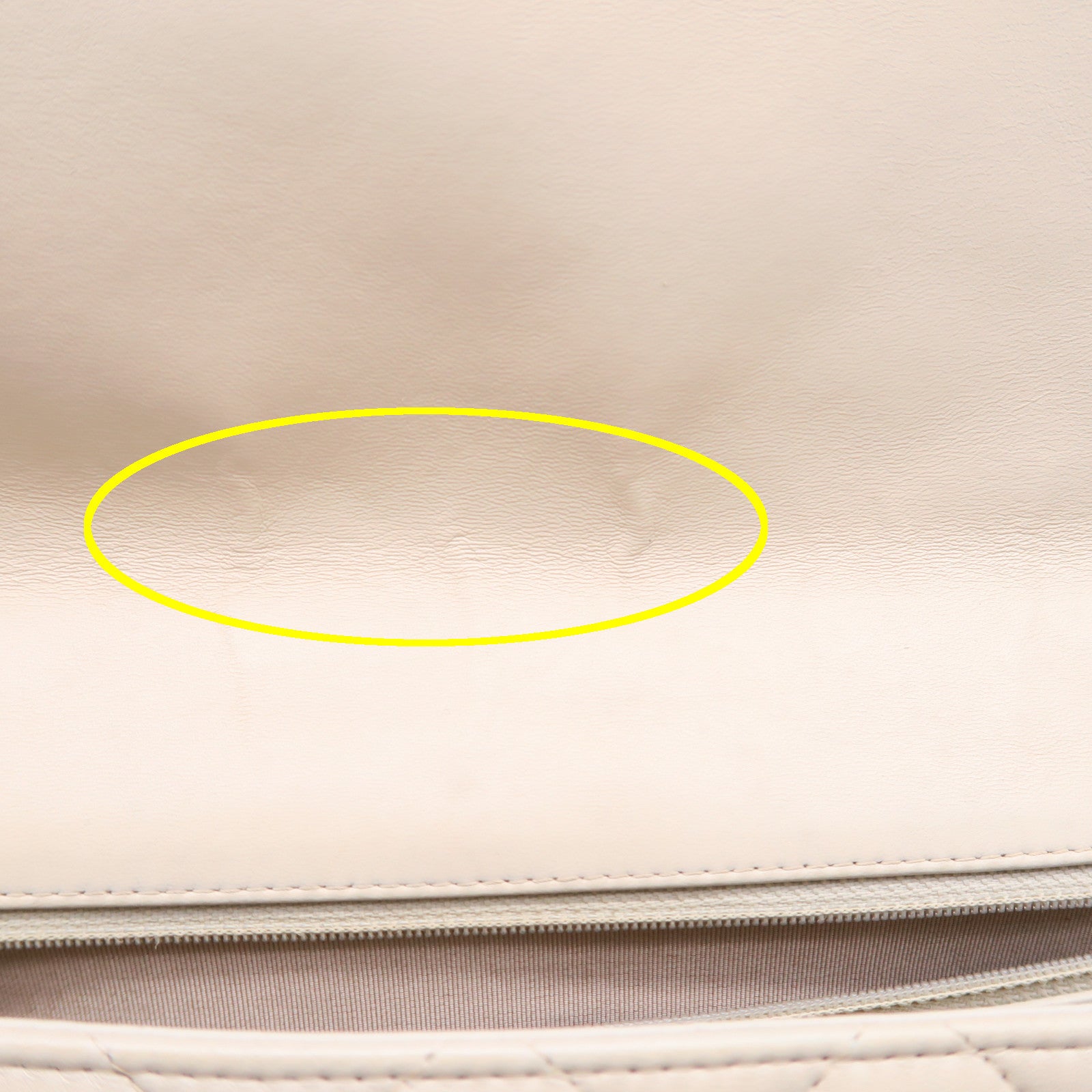 CHANEL 【激減優惠】菱格牛皮皮革Classic銀扣鏈帶肩背袋米色