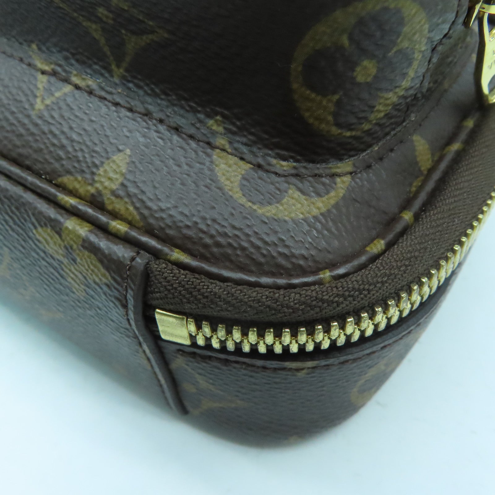 LOUIS VUITTON Monogram Utility Crossbody金扣肩背袋啡色