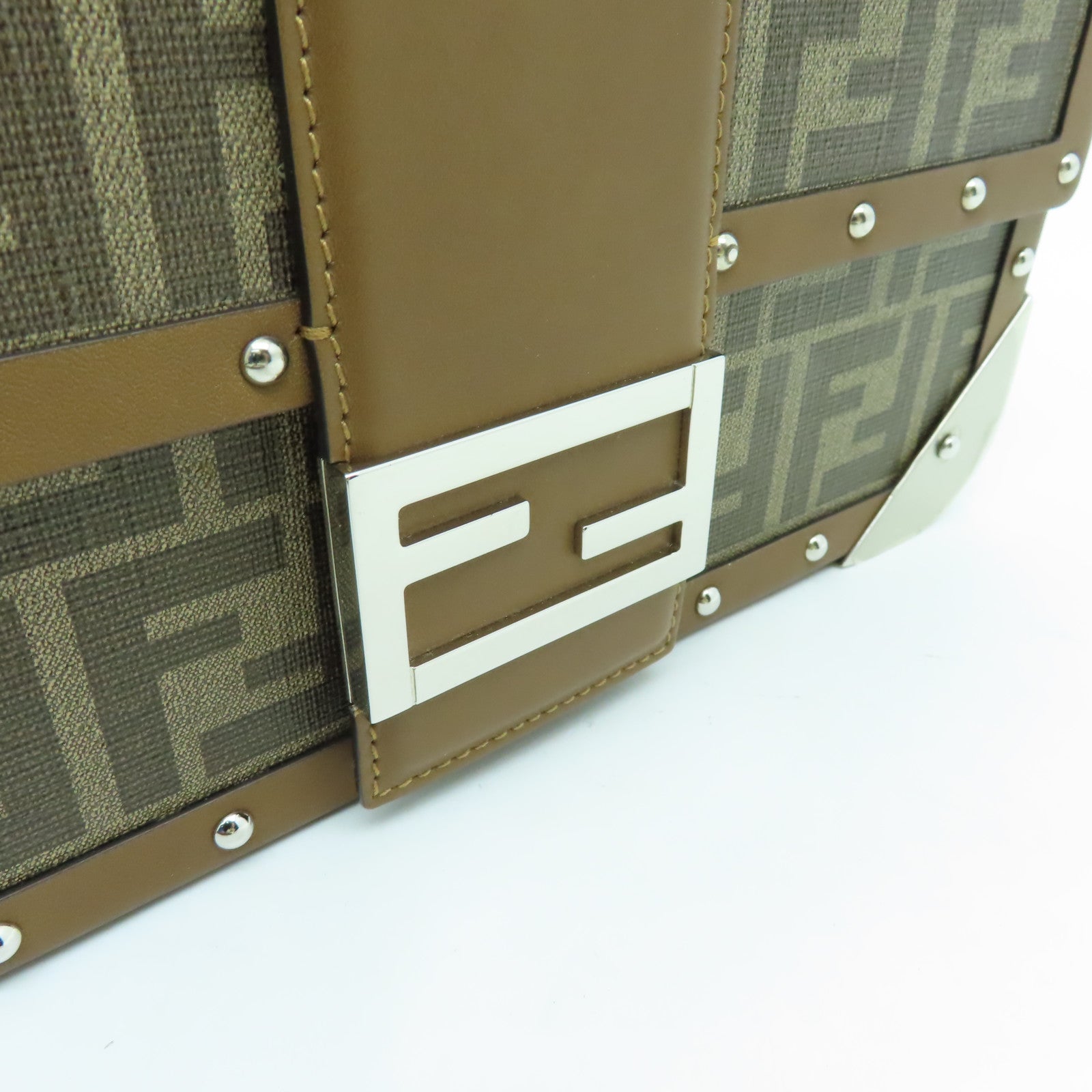 FENDI 【激減優惠】塗層帆布Baguette Trunk銀扣肩背袋棕色