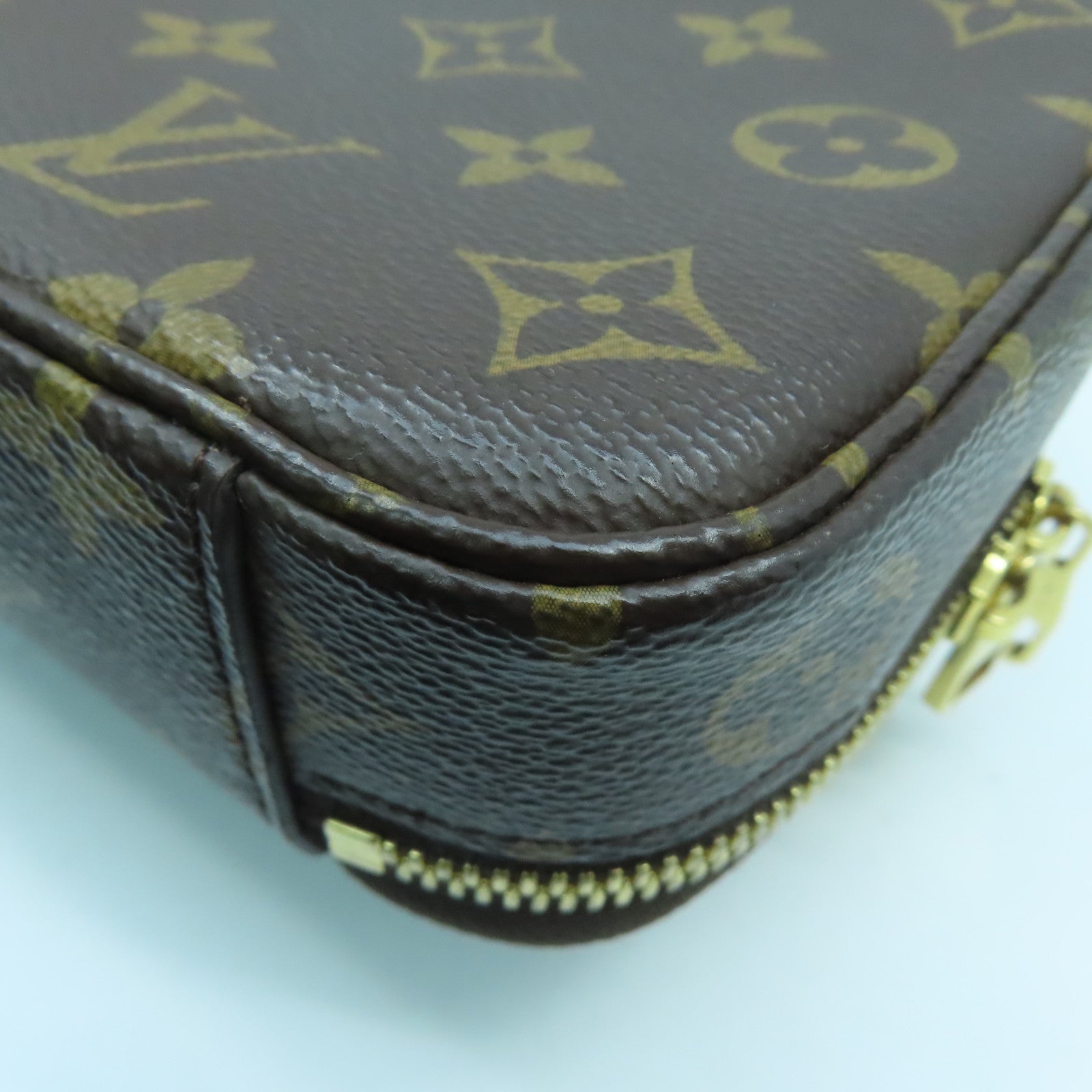 LOUIS VUITTON Monogram Utility Crossbody金扣肩背袋啡色