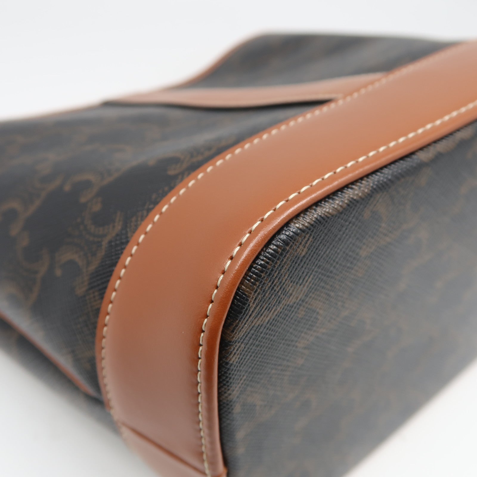 CELINE 塗層帆布Small Triomphe Bucket金扣肩背袋啡色