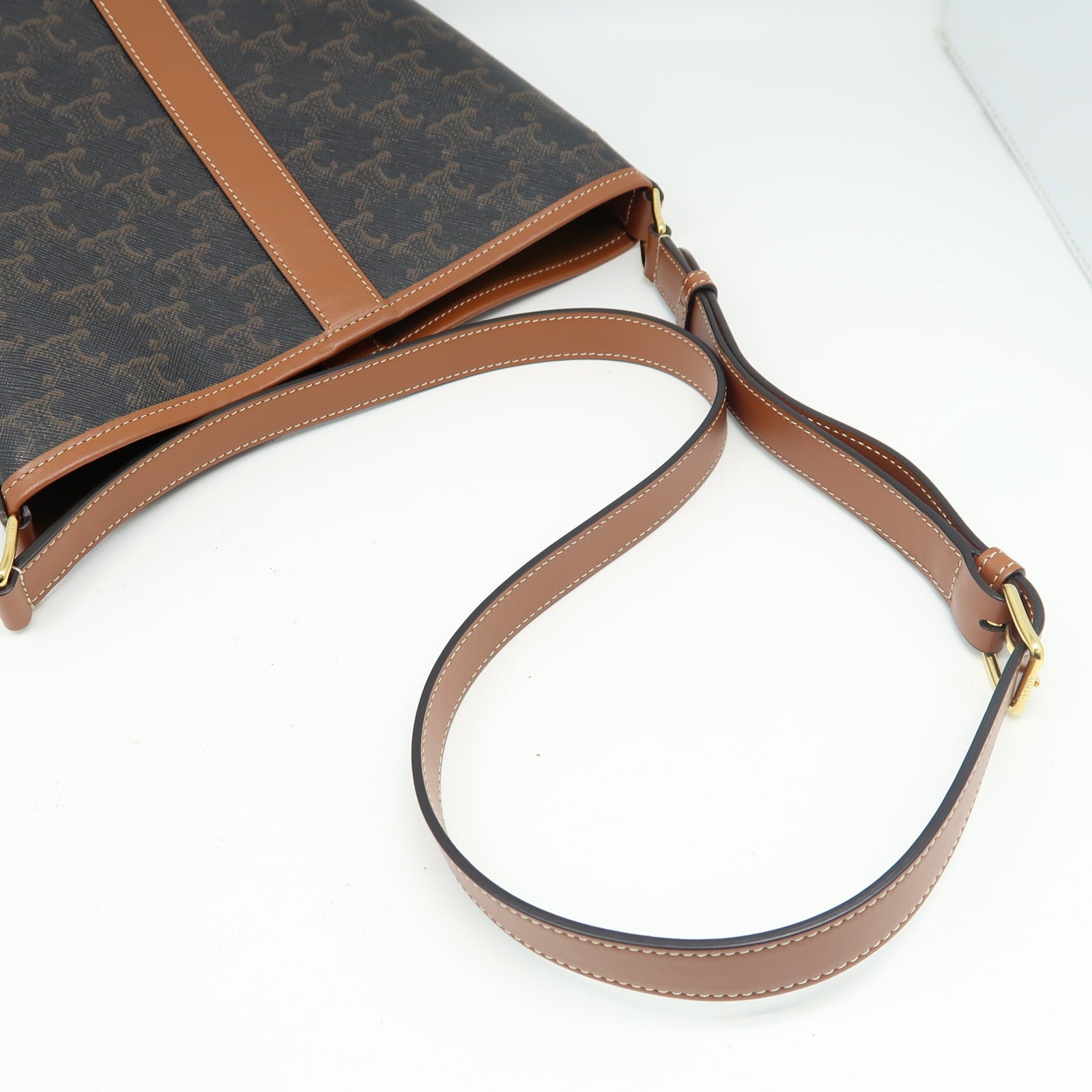 CELINE 塗層帆布Small Triomphe Bucket金扣肩背袋啡色