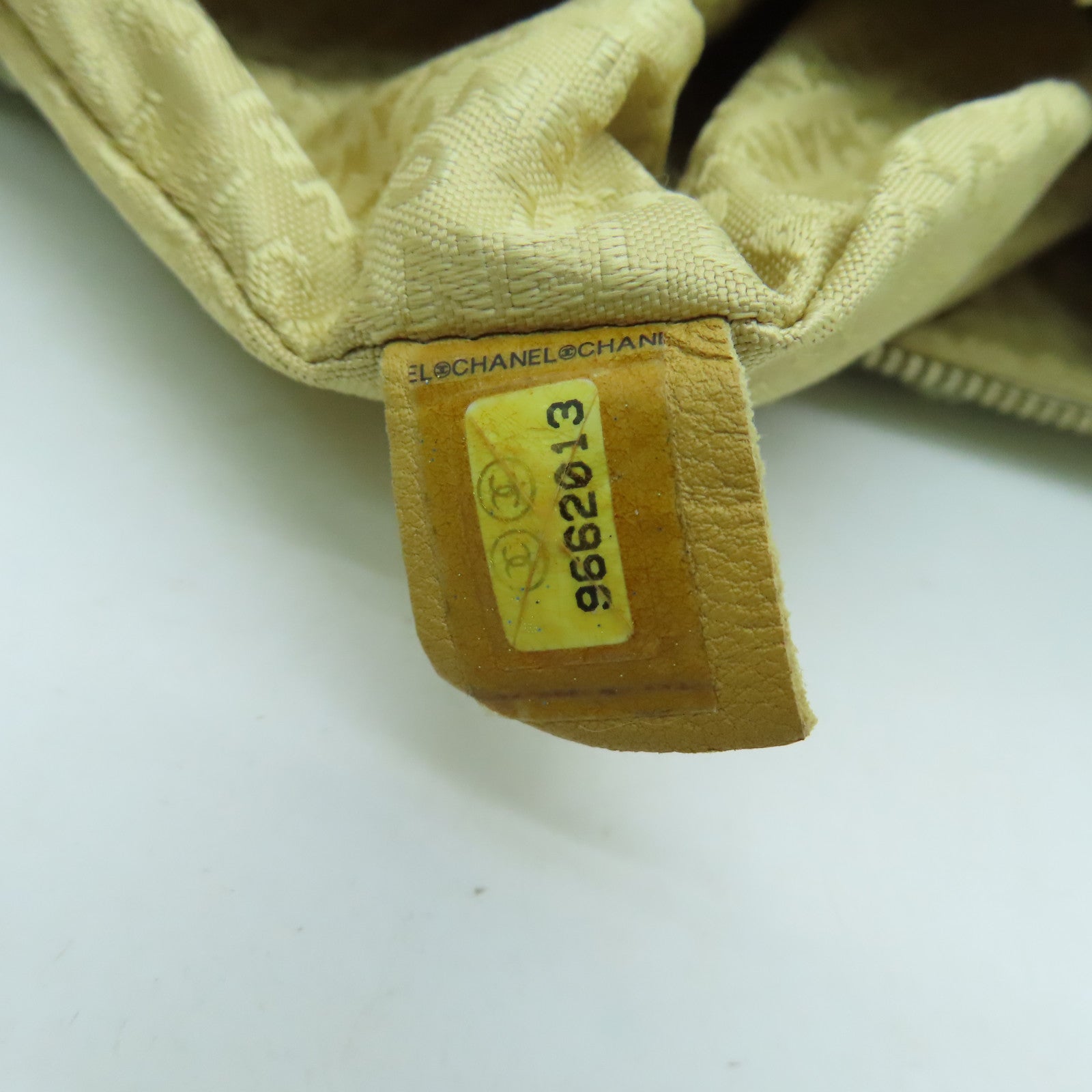 CHANEL 菱格牛皮皮革Vintage Hangbag金扣手挽袋白色