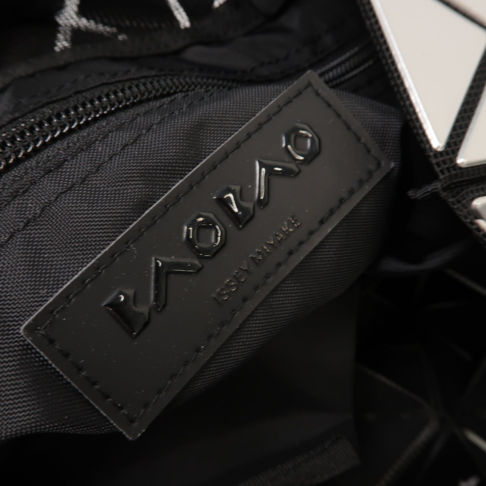 ISSEY MIYAKE PVC Issey Miyake Bao Bao銀扣手挽袋銀色