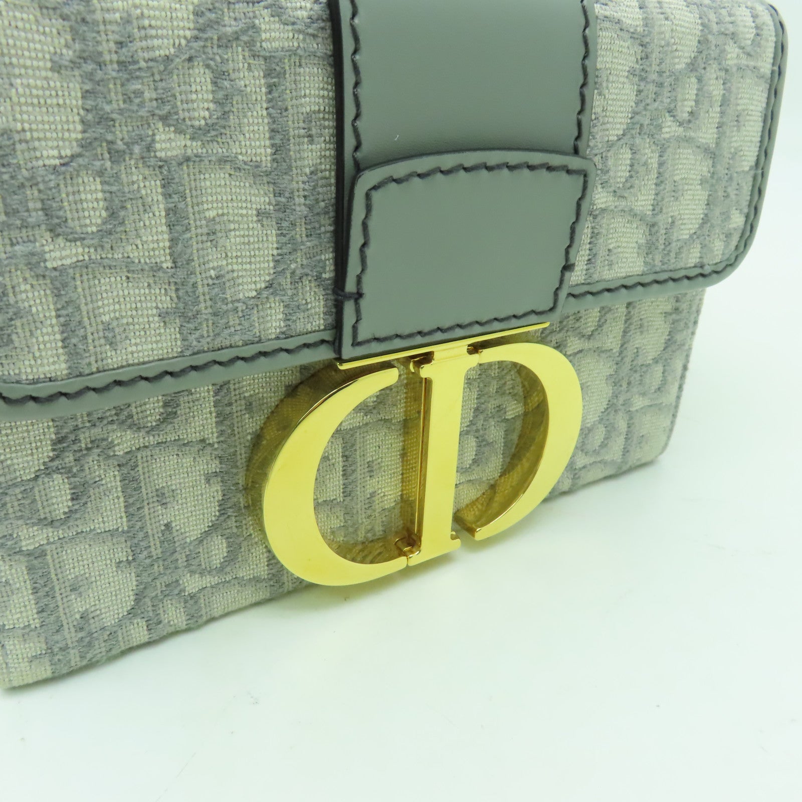 Dior 帆布30 Montaigne金扣肩背袋灰色