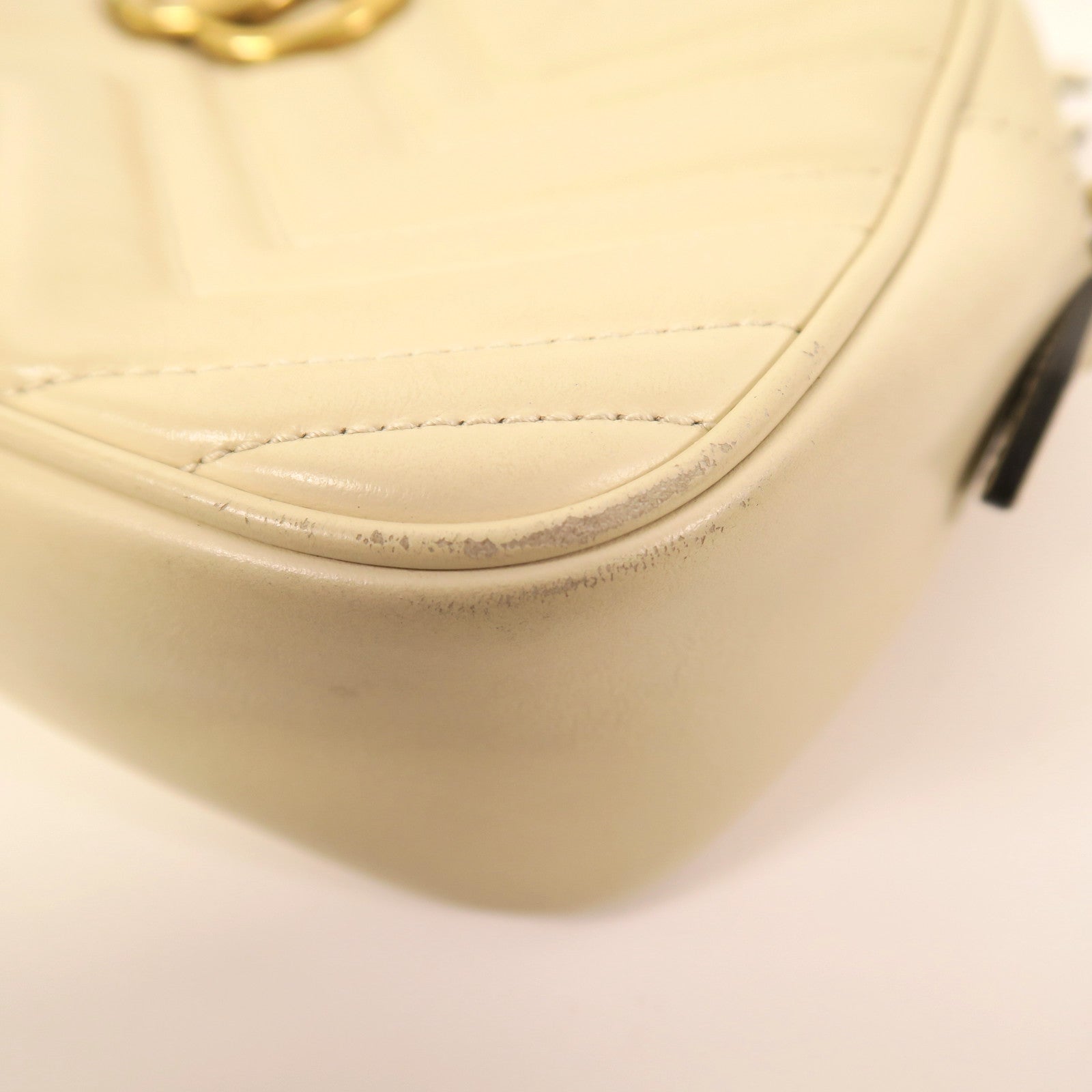 GUCCI 皮革Marmont GG金扣肩背袋白色