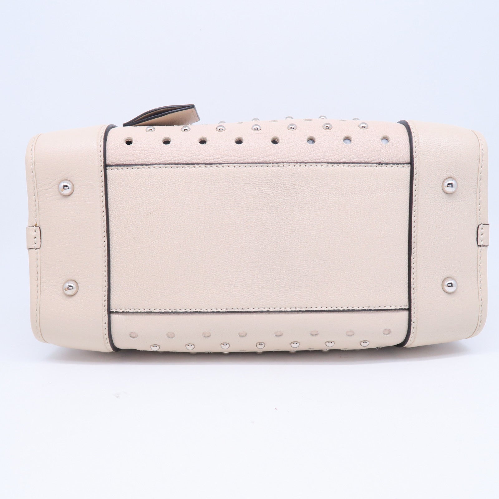 LOEWE 牛皮皮革Amazone銀扣手挽袋米色