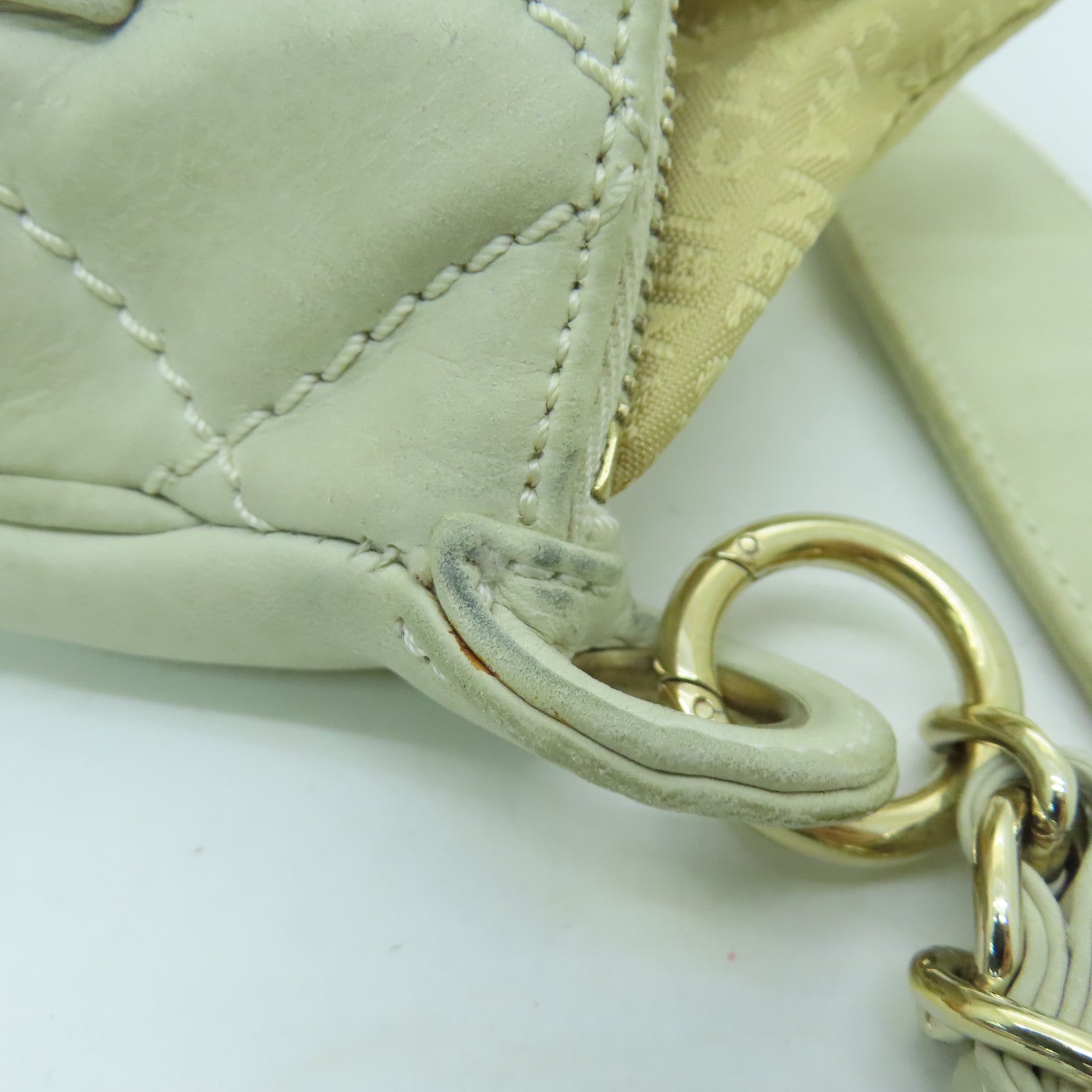CHANEL 菱格牛皮皮革Vintage Hangbag金扣手挽袋白色