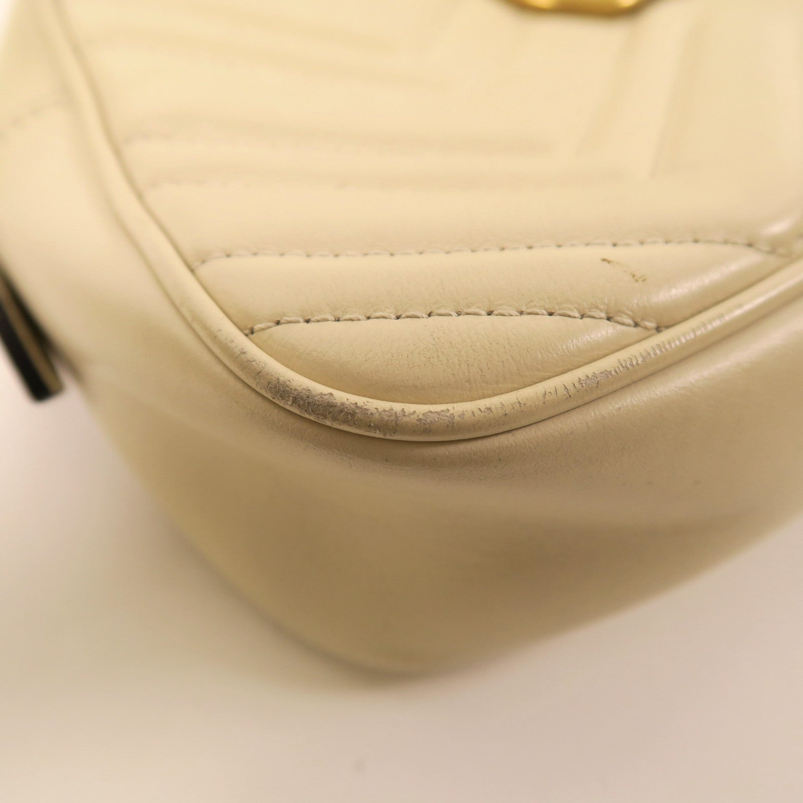 GUCCI 皮革Marmont GG金扣肩背袋白色