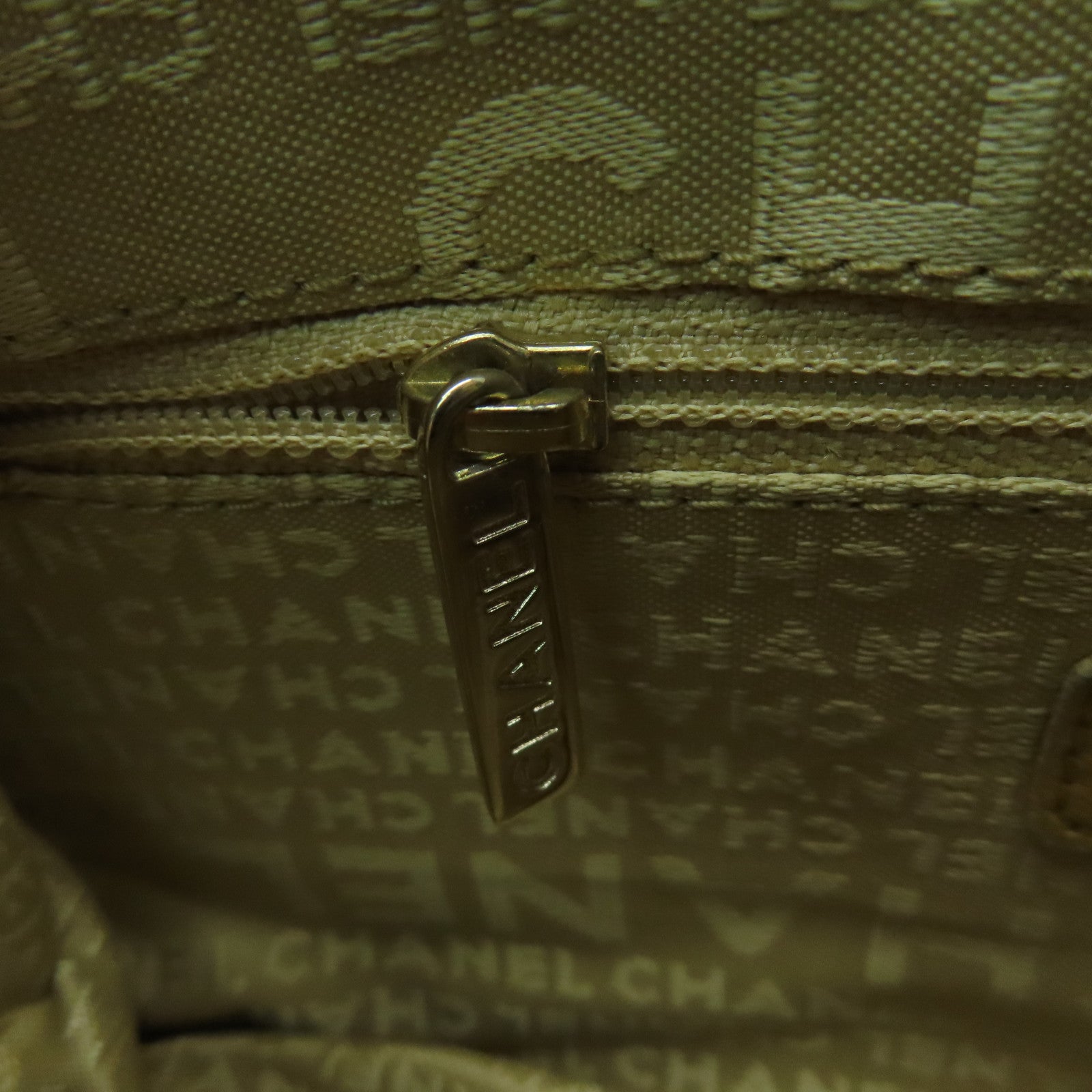CHANEL 菱格牛皮皮革Vintage Hangbag金扣手挽袋白色