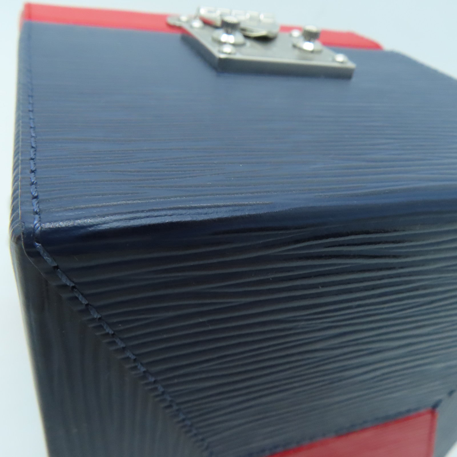 LOUIS VUITTON [Sharp Discount] Epi Bleecker Box Silver Buckle Chain Shoulder Bag Blue/Red