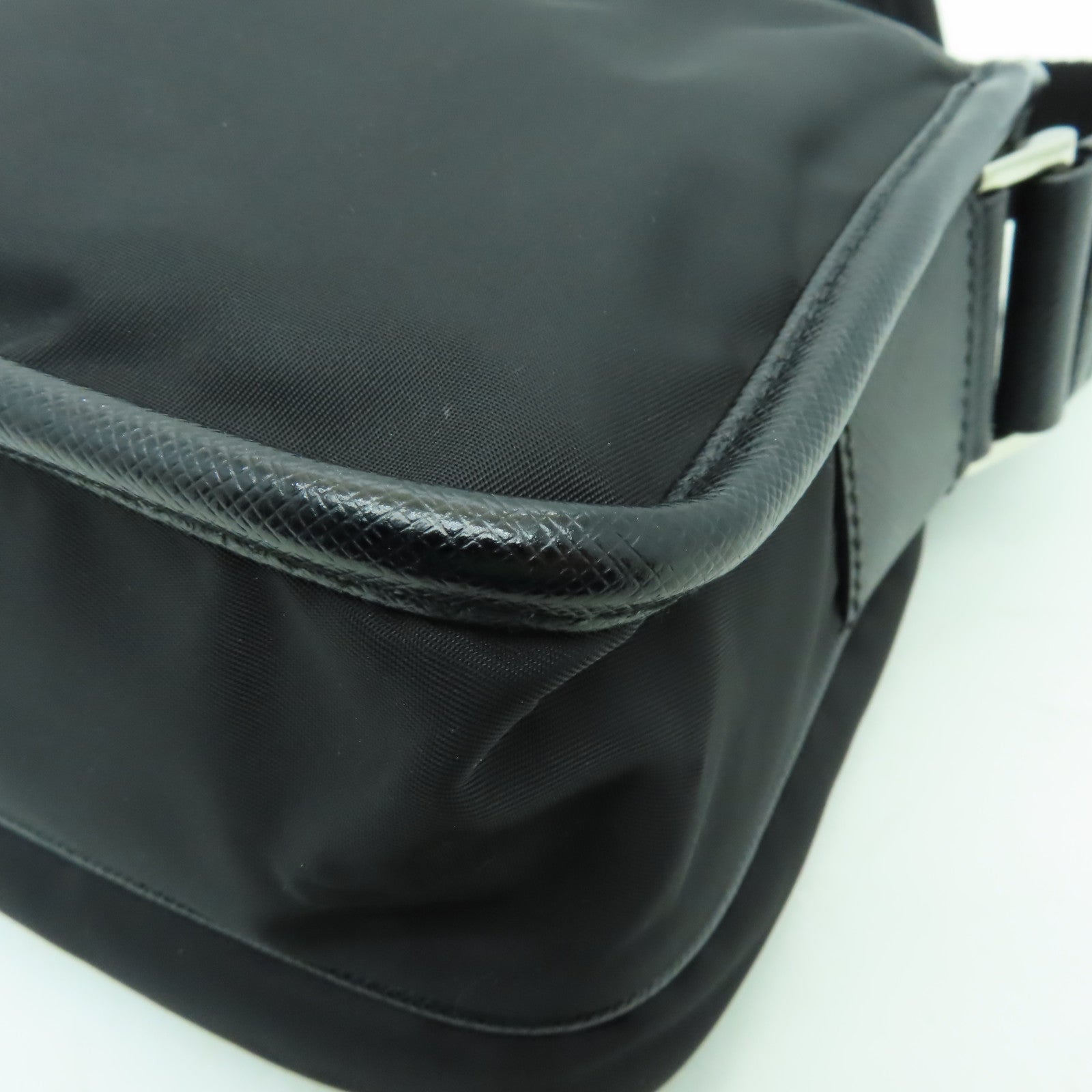 PRADA 尼龍Shoulder Bag銀扣肩背袋黑色