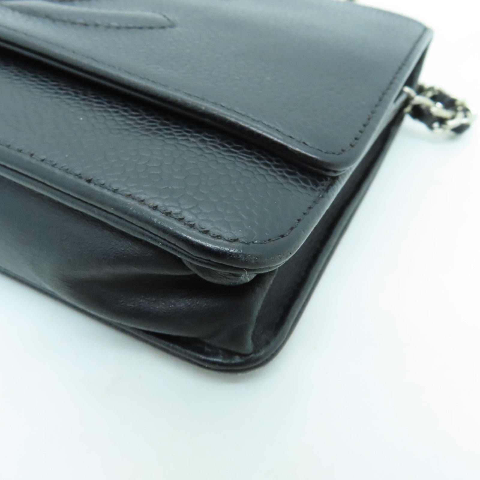 CHANEL Caviar皮革Wallet On Cahin銀扣鏈帶肩背袋黑色