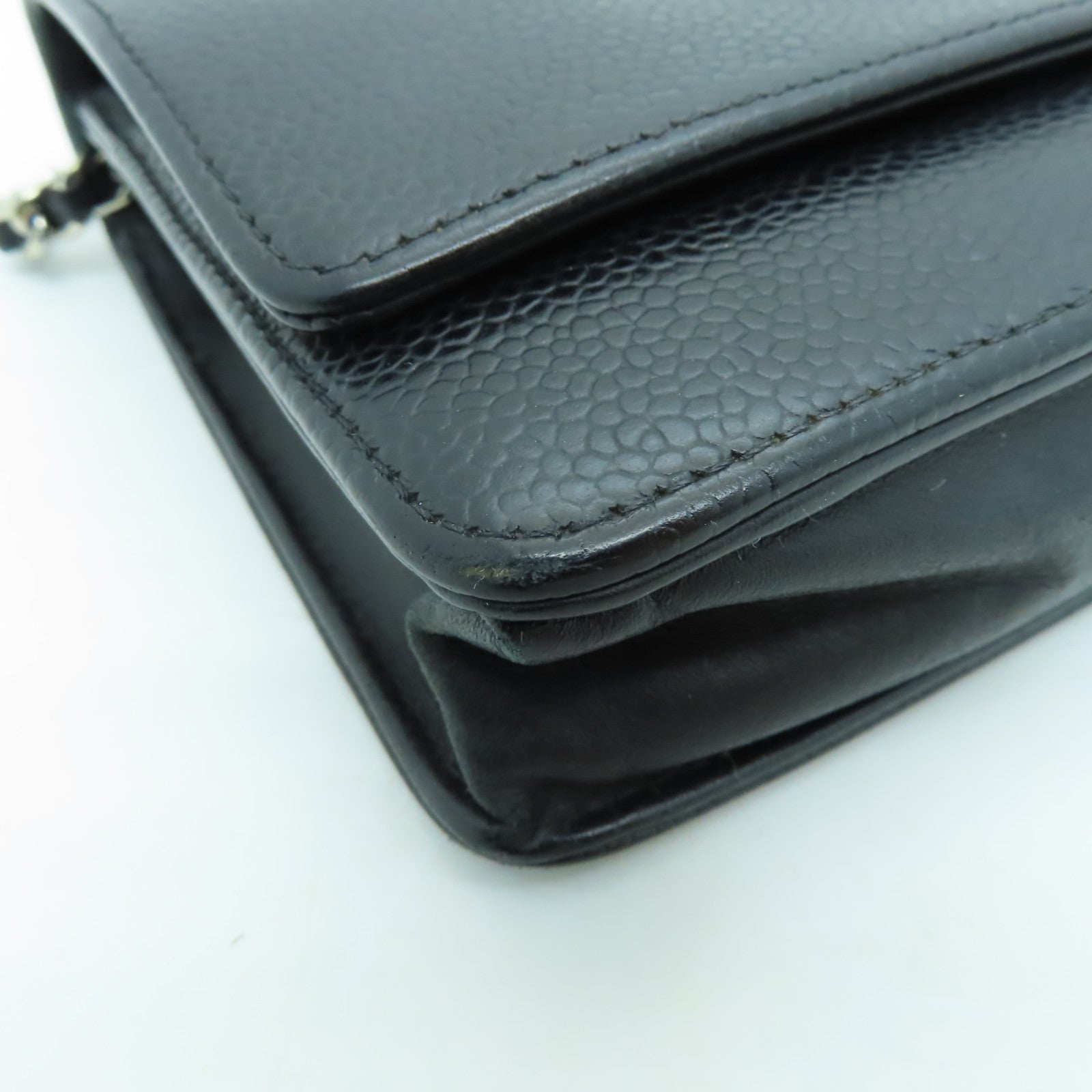 CHANEL Caviar皮革Wallet On Cahin銀扣鏈帶肩背袋黑色