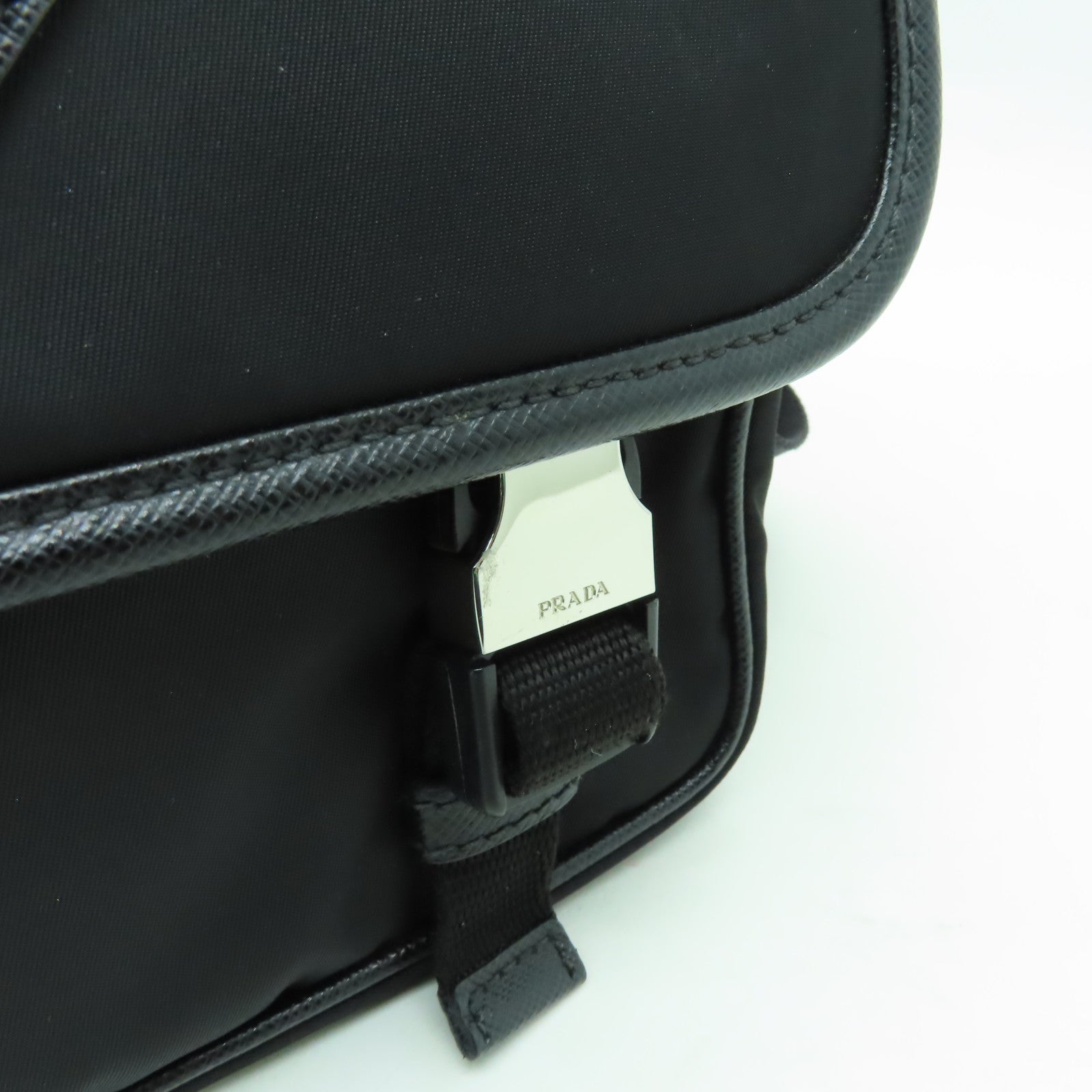 PRADA 尼龍Shoulder Bag銀扣肩背袋黑色