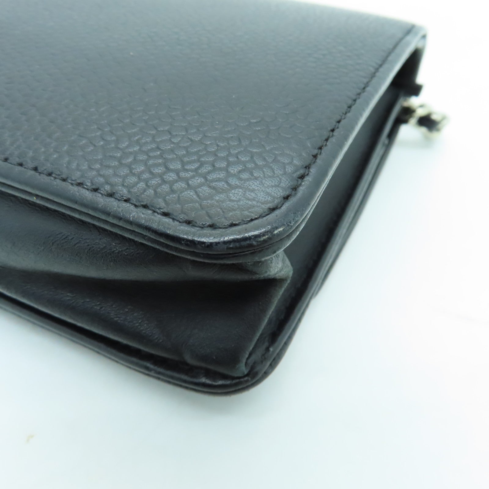CHANEL Caviar皮革Wallet On Cahin銀扣鏈帶肩背袋黑色