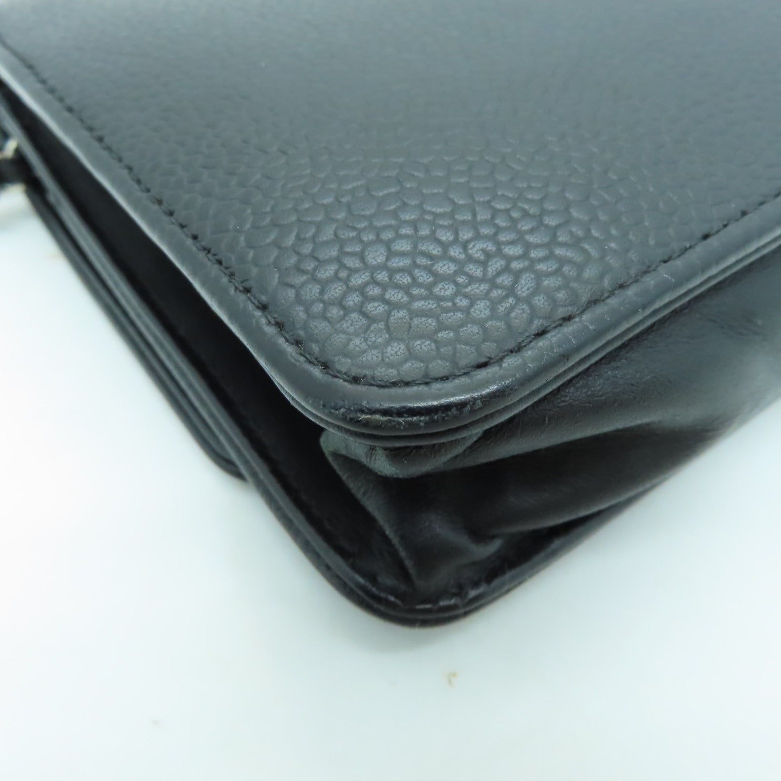 CHANEL Caviar皮革Wallet On Cahin銀扣鏈帶肩背袋黑色