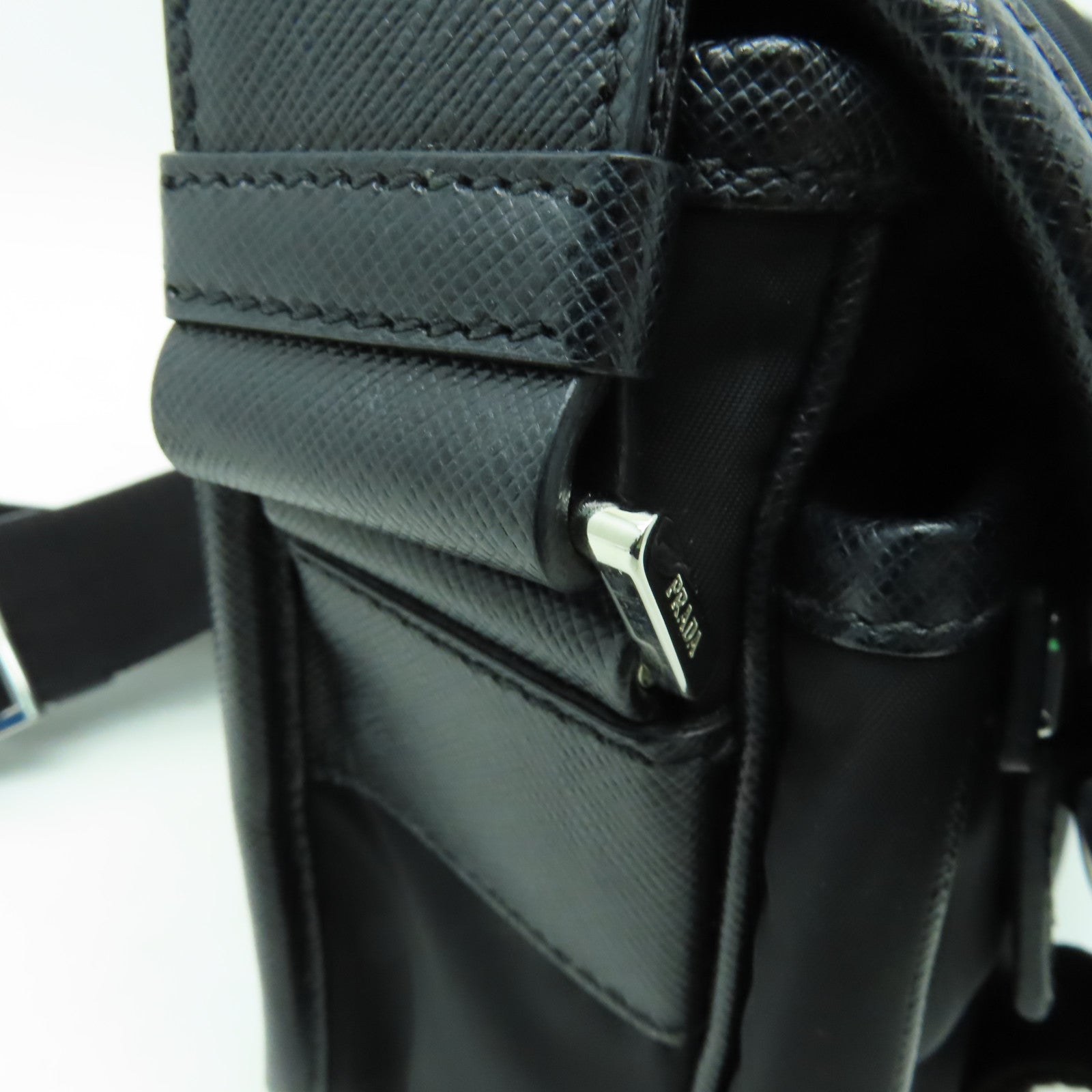 PRADA 尼龍Shoulder Bag銀扣肩背袋黑色