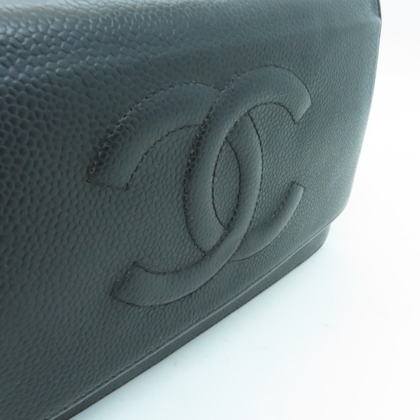 CHANEL Caviar皮革Wallet On Cahin銀扣鏈帶肩背袋黑色
