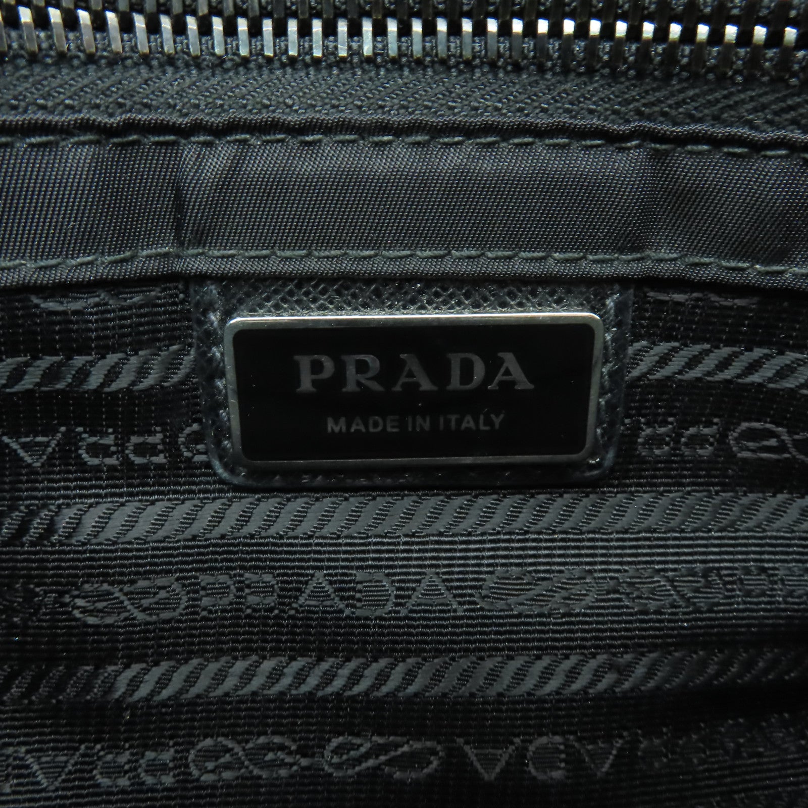 PRADA 尼龍Shoulder Bag銀扣肩背袋黑色