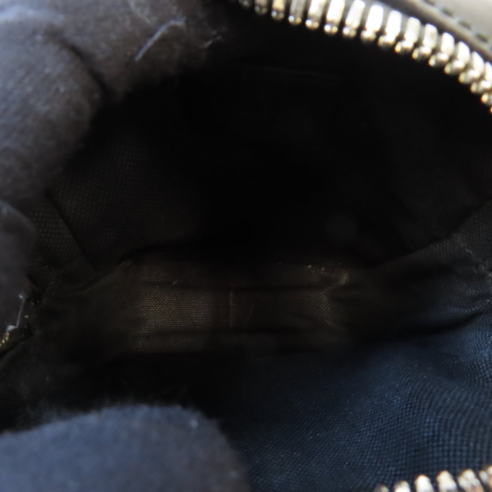 GUCCI 塗層帆布GG Supreme Messenger Shoulder Bag銀扣肩背袋黑色