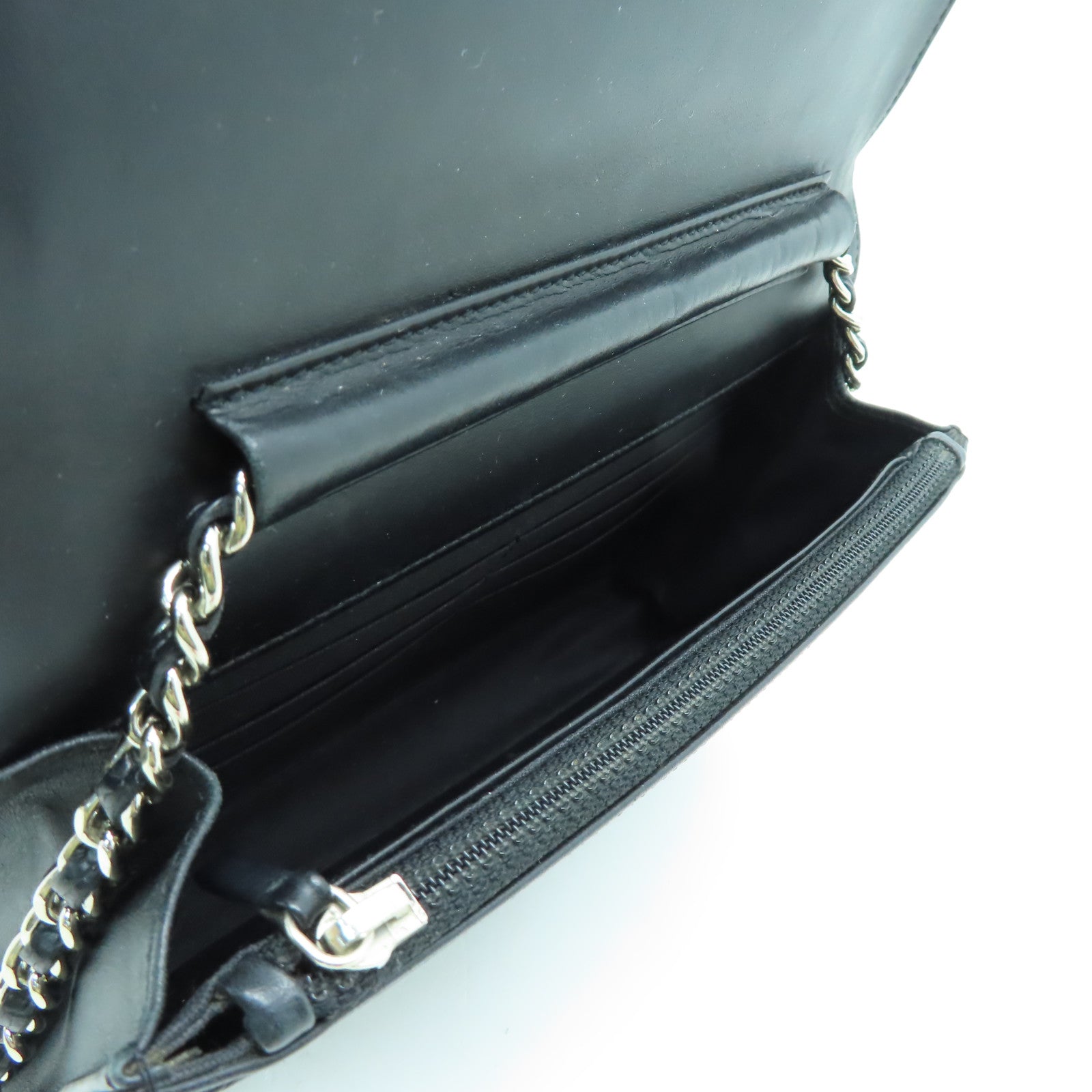 CHANEL Caviar皮革Wallet On Cahin銀扣鏈帶肩背袋黑色