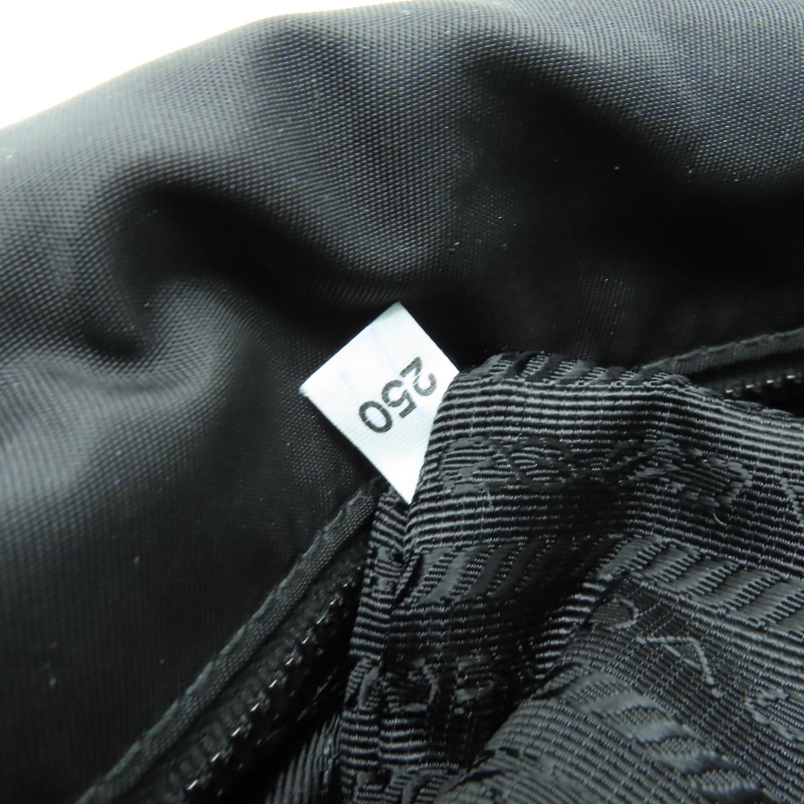 PRADA 尼龍Shoulder Bag銀扣肩背袋黑色