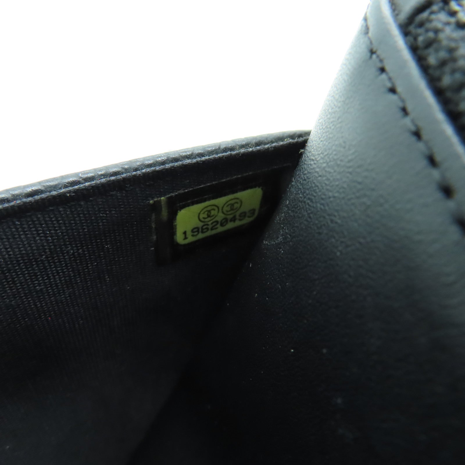 CHANEL Caviar皮革Wallet On Cahin銀扣鏈帶肩背袋黑色