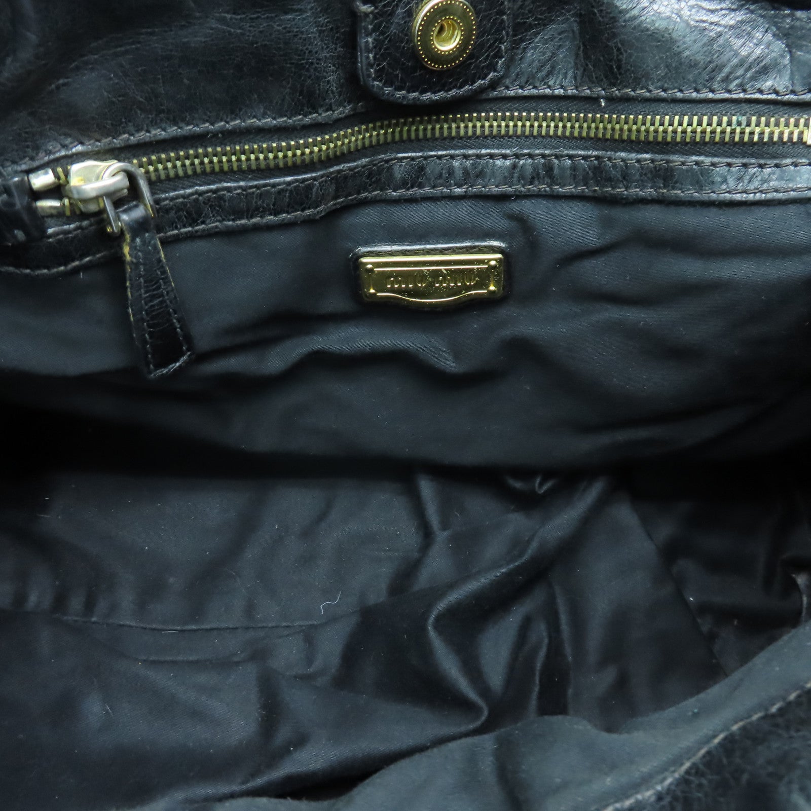Miu Miu 【激減優惠】牛皮皮革Shoulder Bag金扣肩背袋黑色