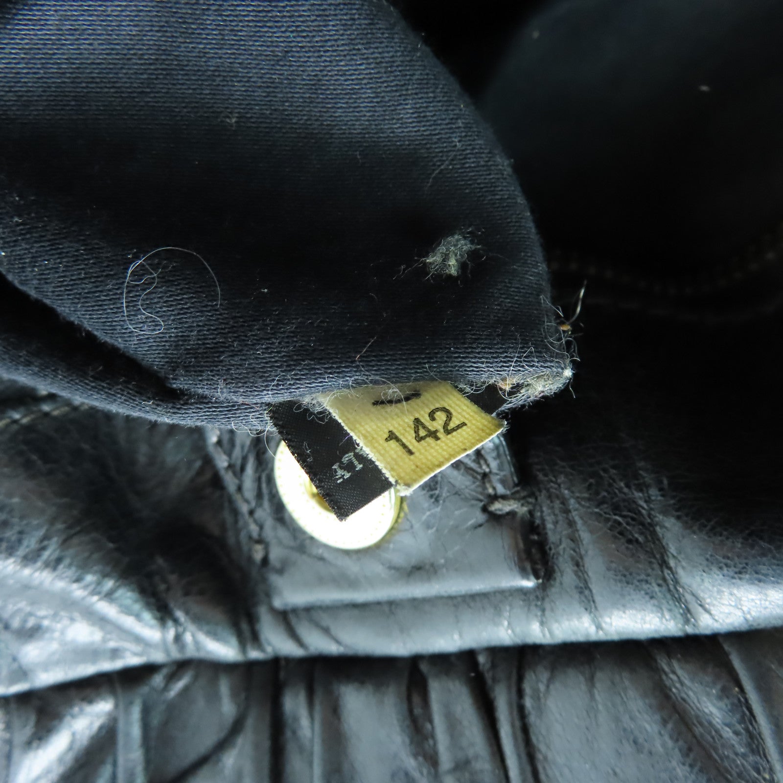 Miu Miu 【激減優惠】牛皮皮革Shoulder Bag金扣肩背袋黑色