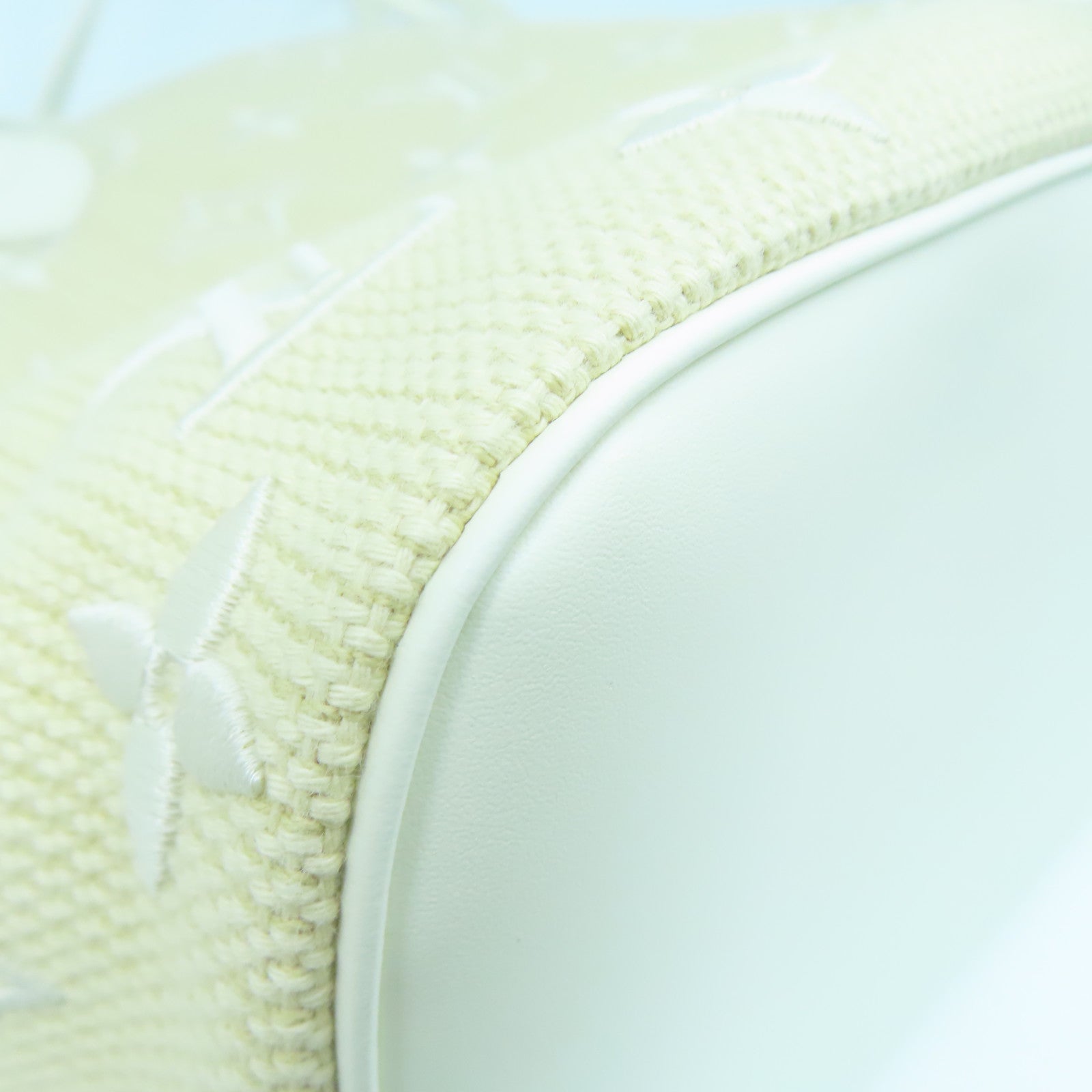 LOUIS VUITTON 牛皮皮革/蓮花棉/Monogram Neverfull MM金扣手挽袋白色