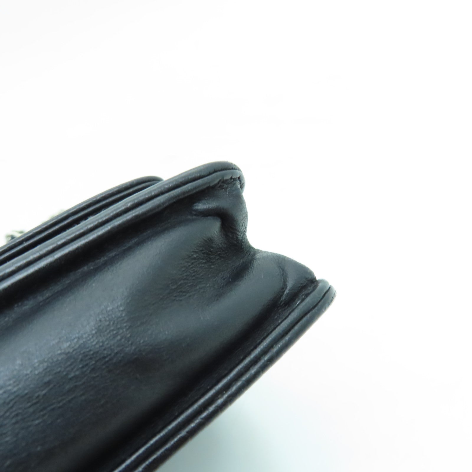 CHANEL Caviar皮革Wallet On Cahin銀扣鏈帶肩背袋黑色