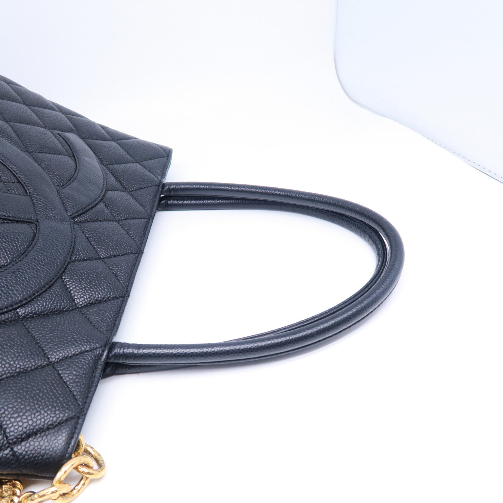 CHANEL 菱格Caviar皮革Medallion Tote金扣手挽肩背兩用袋黑色