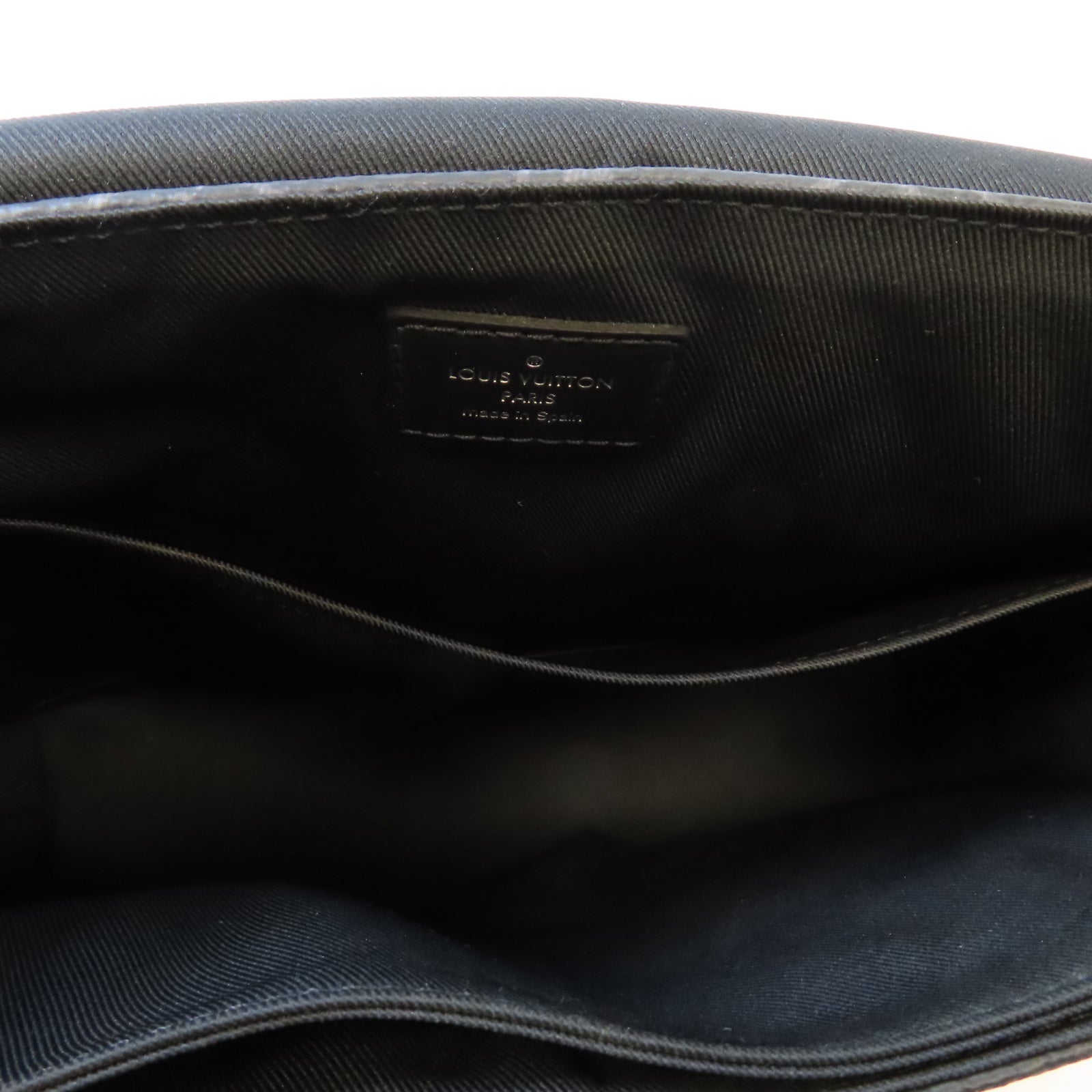 LOUIS VUITTON Monogram Eclipse District PM銀扣肩背袋黑色