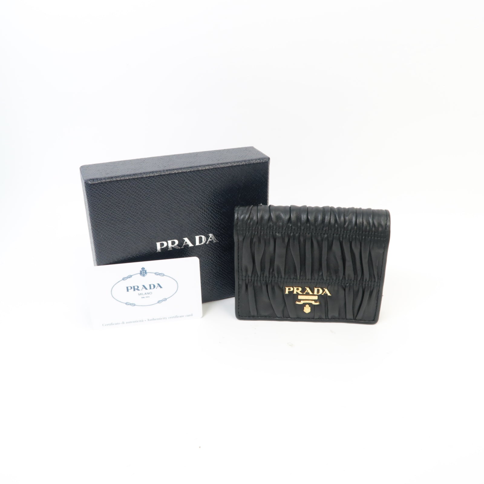 PRADA 羊皮皮革Wallet金扣錢包黑色