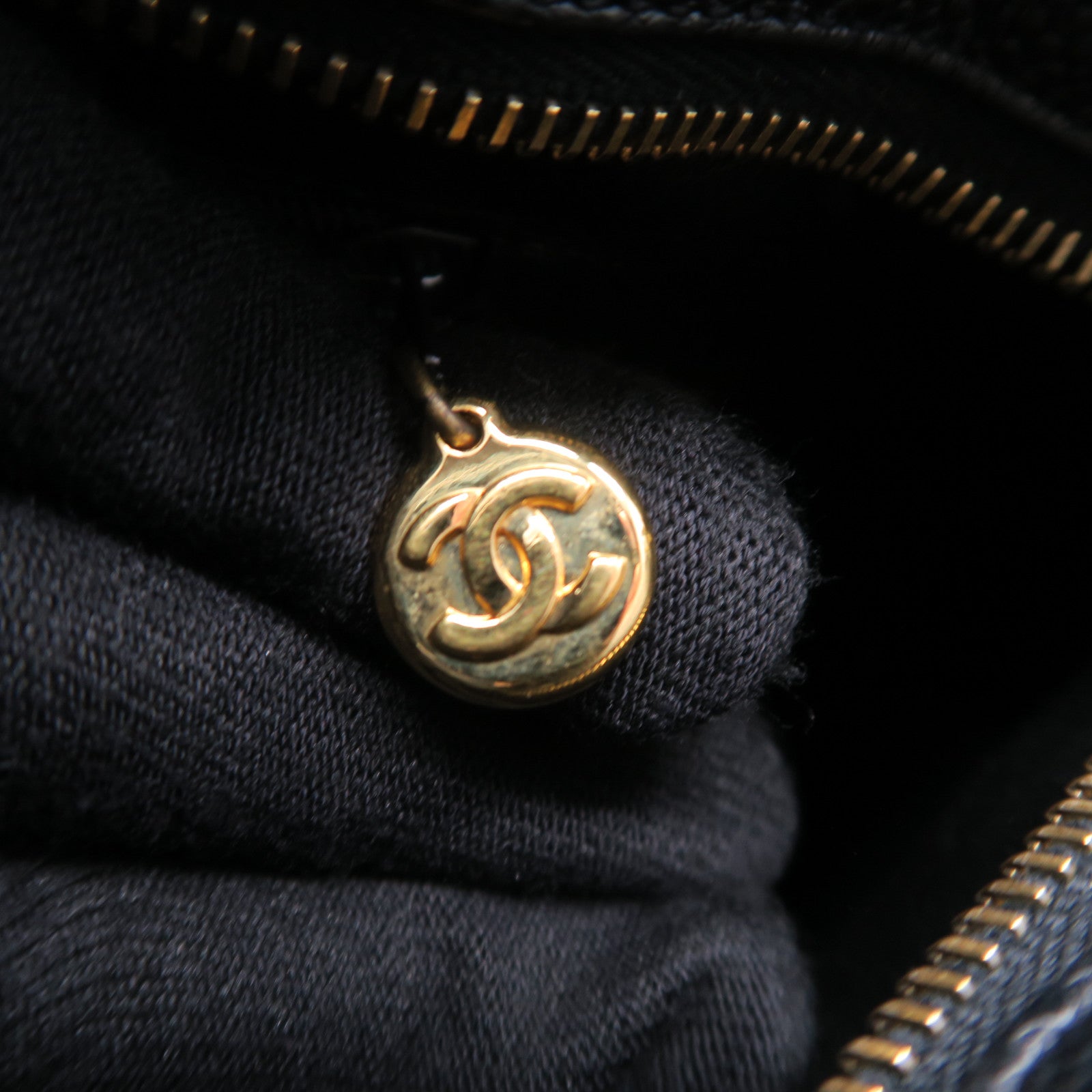 CHANEL 菱格Caviar皮革Medallion Tote金扣手挽肩背兩用袋黑色