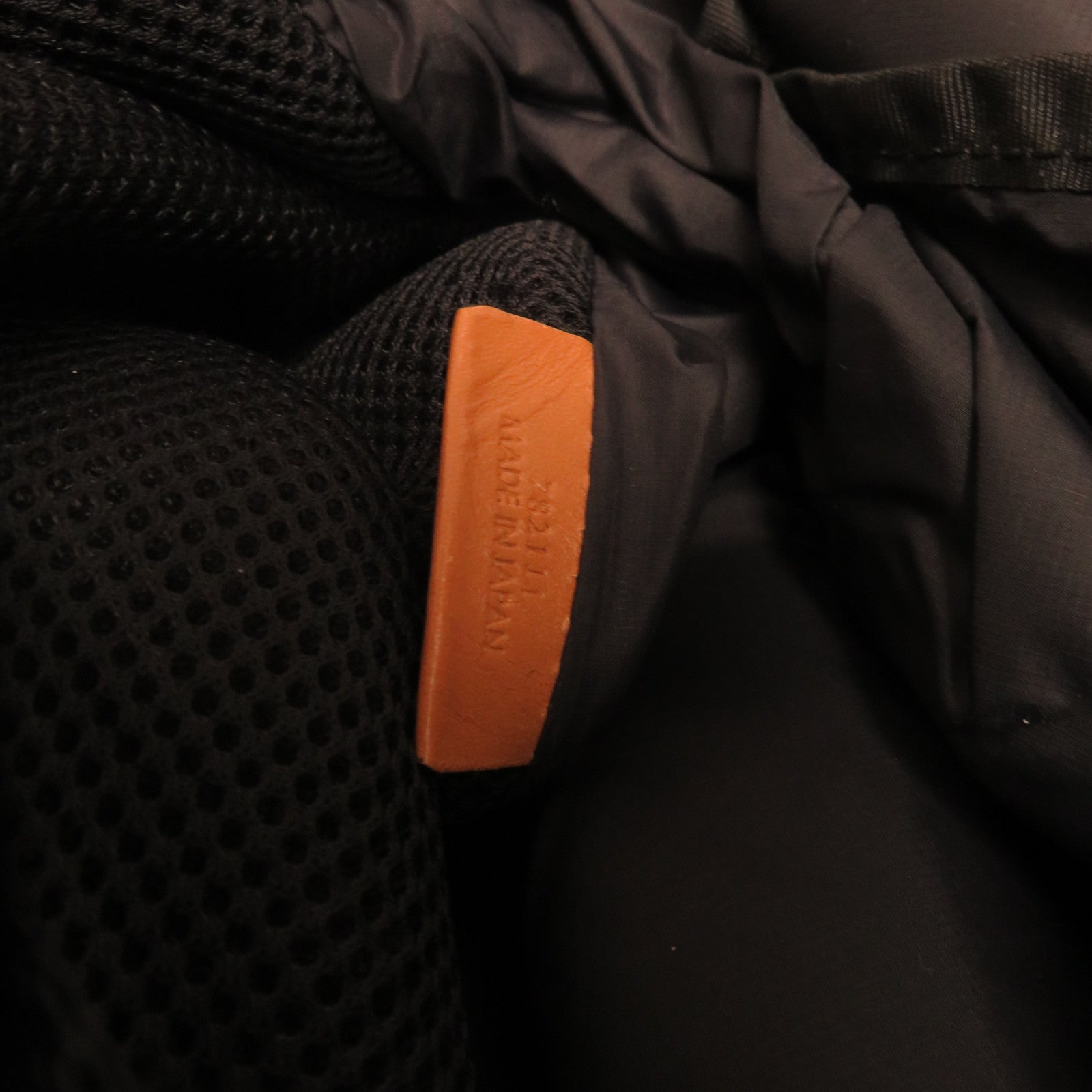 LOEWE 尼龍Tote Bag銀扣肩背袋黑色
