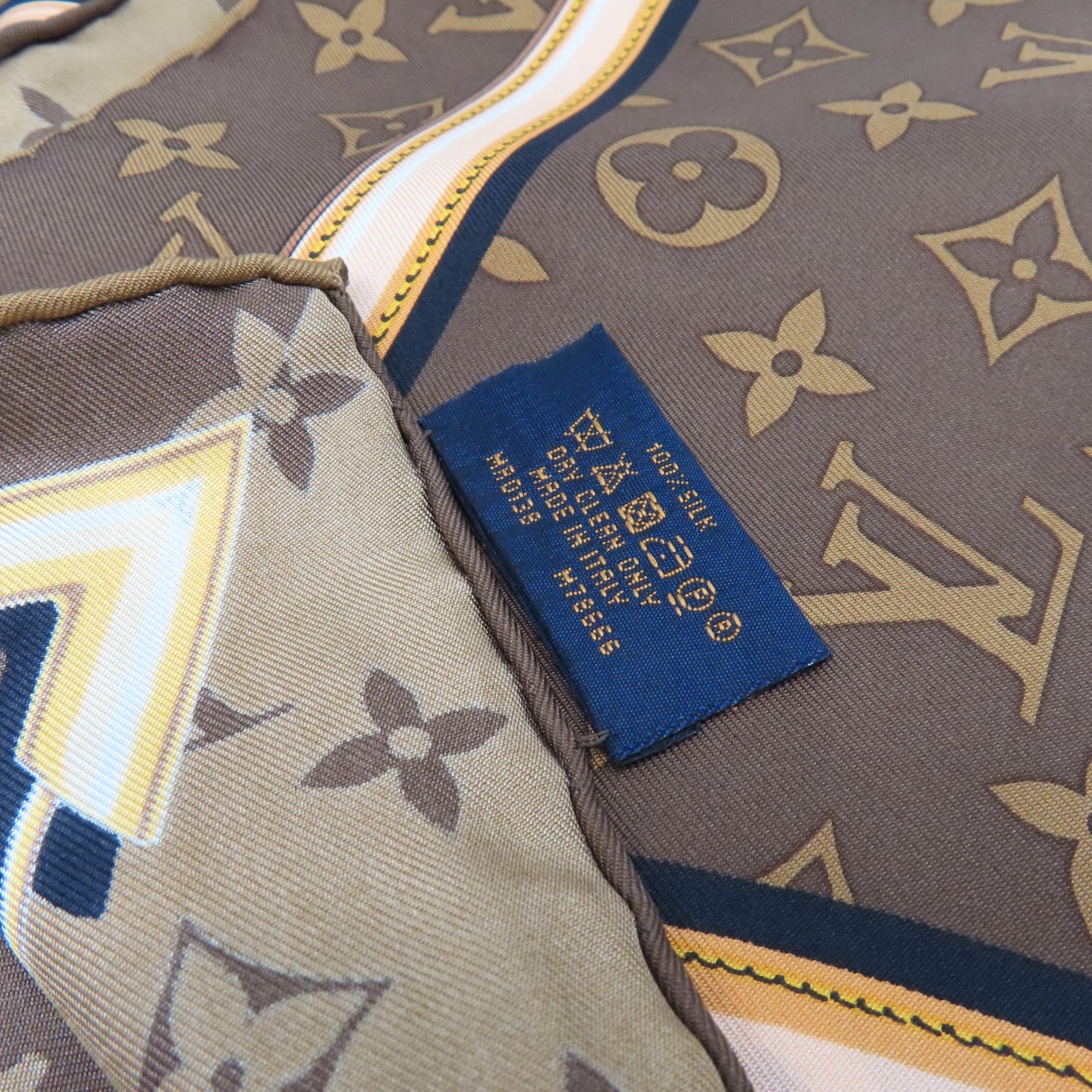 LOUIS VUITTON 絲質Monogram Confidential Square S00 Scarf絲巾啡色