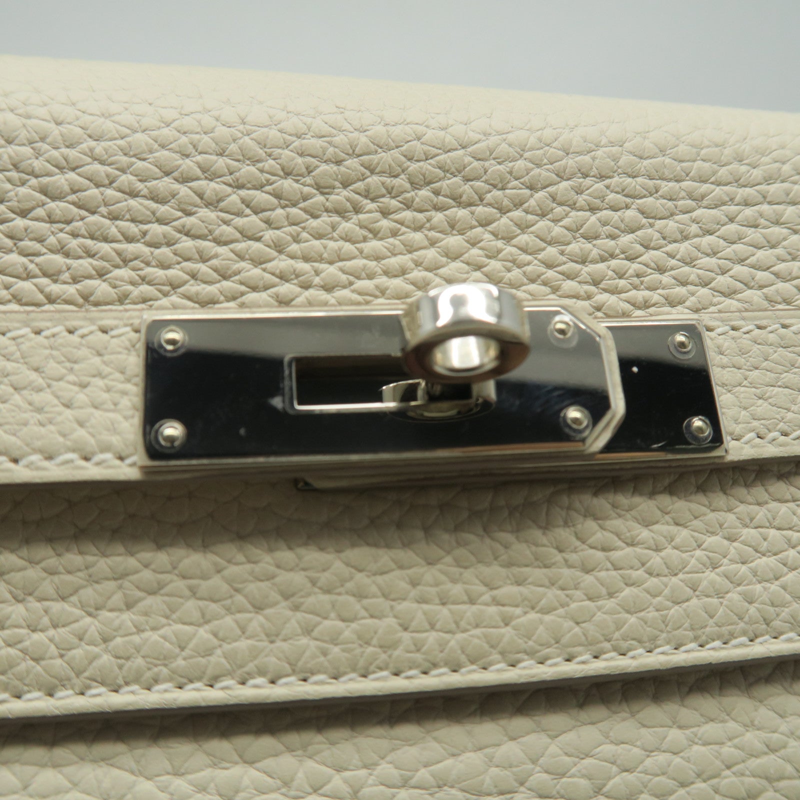 HERMES 【激減優惠】Clemence皮革Kelly 32銀扣手挽袋米白色