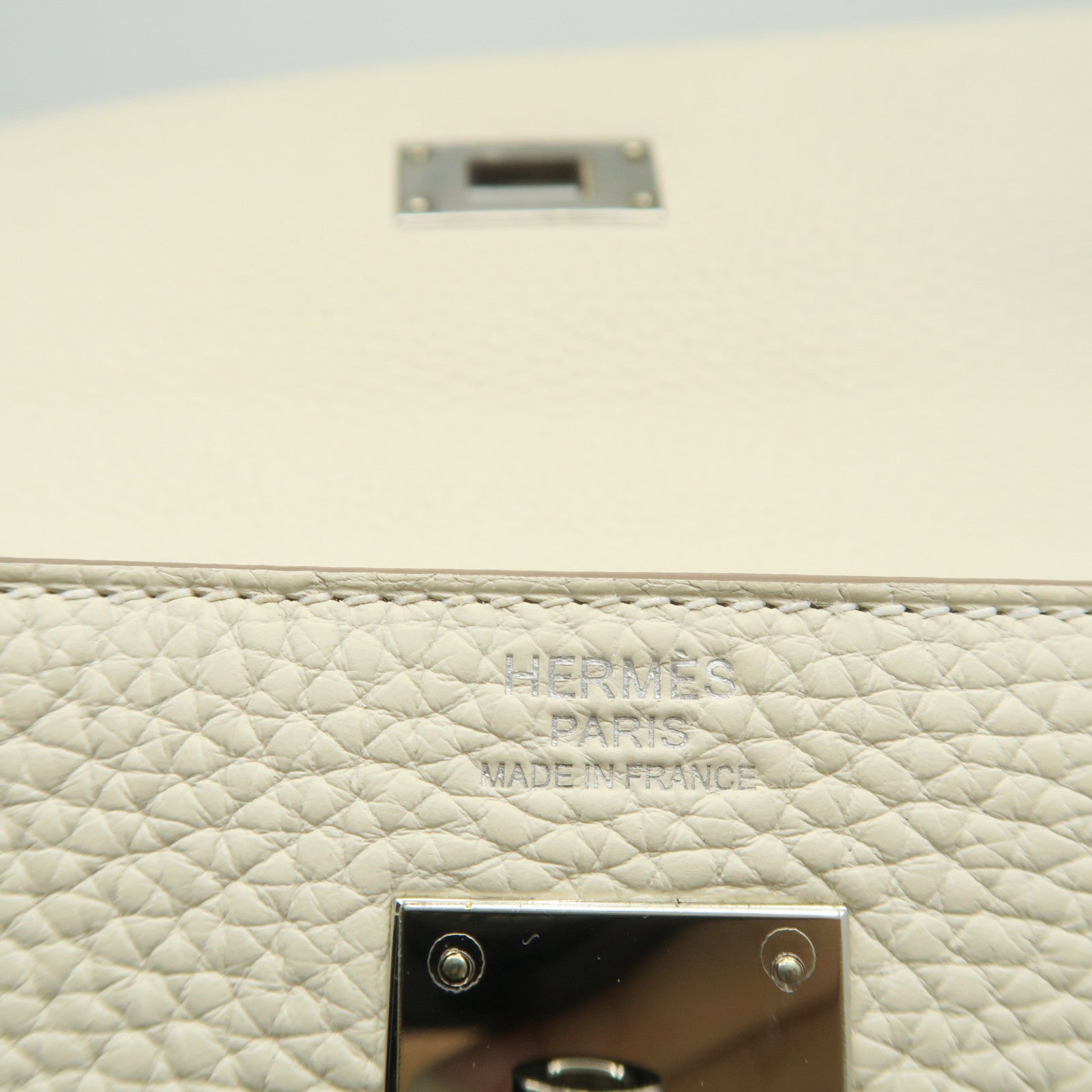 HERMES 【激減優惠】Clemence皮革Kelly 32銀扣手挽袋米白色