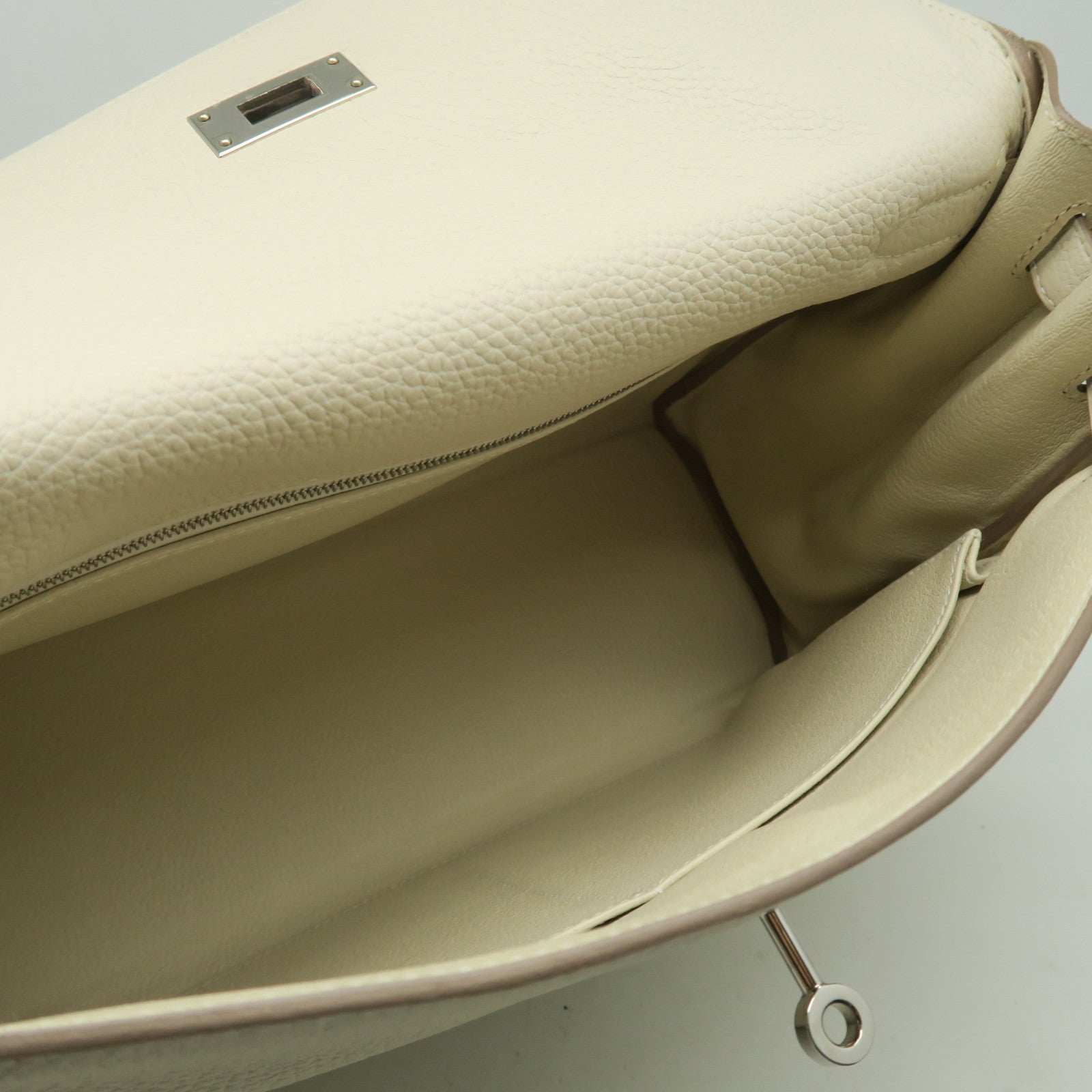 HERMES 【激減優惠】Clemence皮革Kelly 32銀扣手挽袋米白色