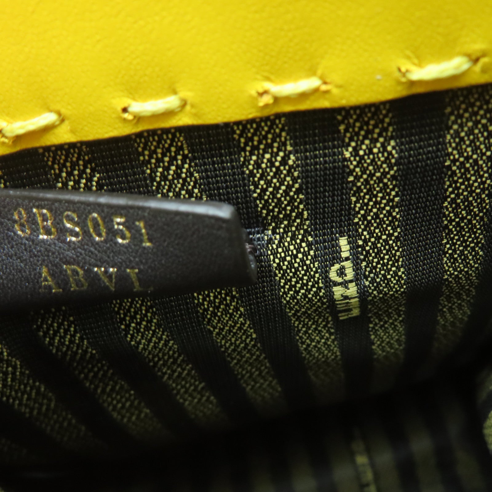 FENDI 牛皮皮革Mini Sunshine金扣肩背袋黃色