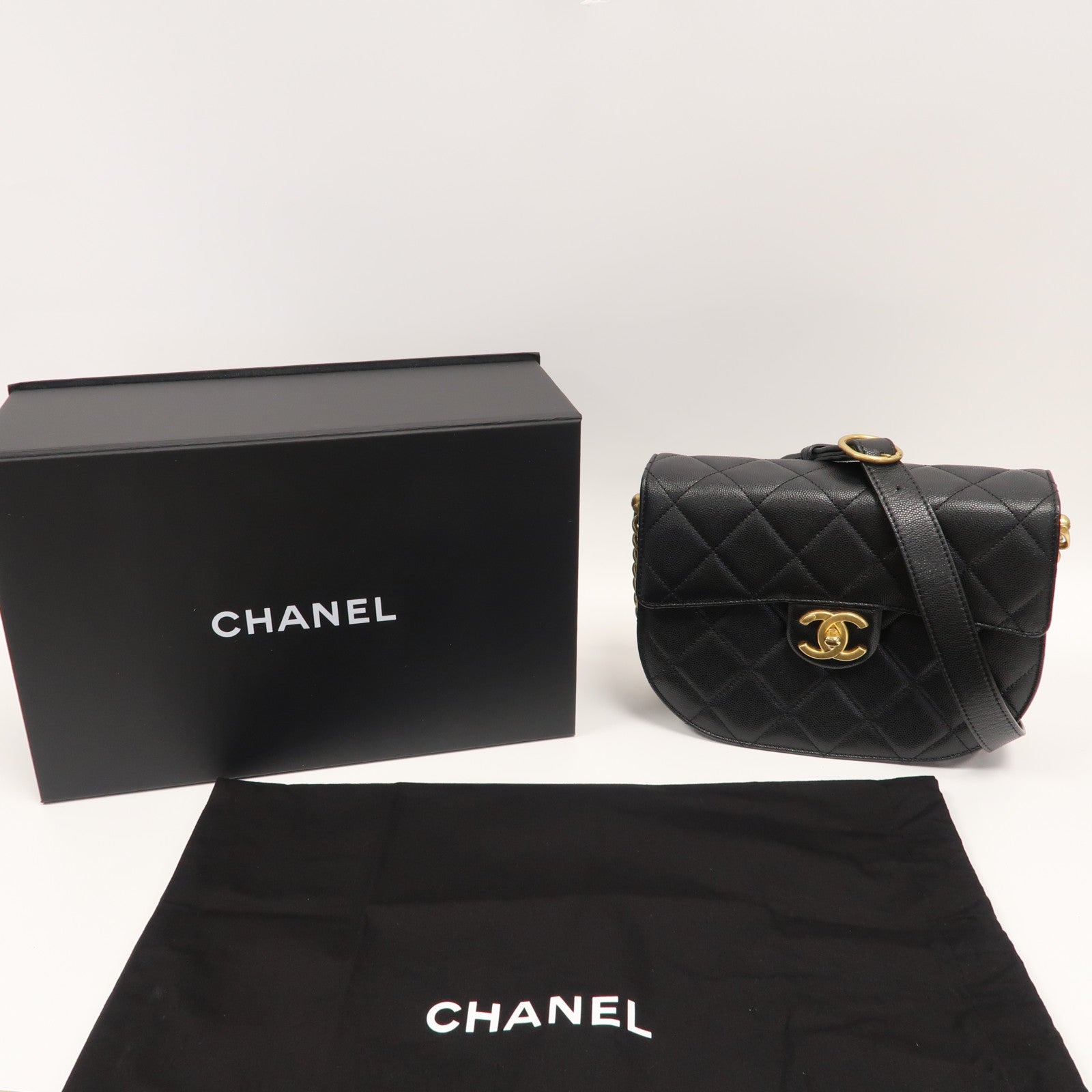 CHANEL 菱格Caviar皮革Chain Shoulder金扣鏈帶肩背袋黑色