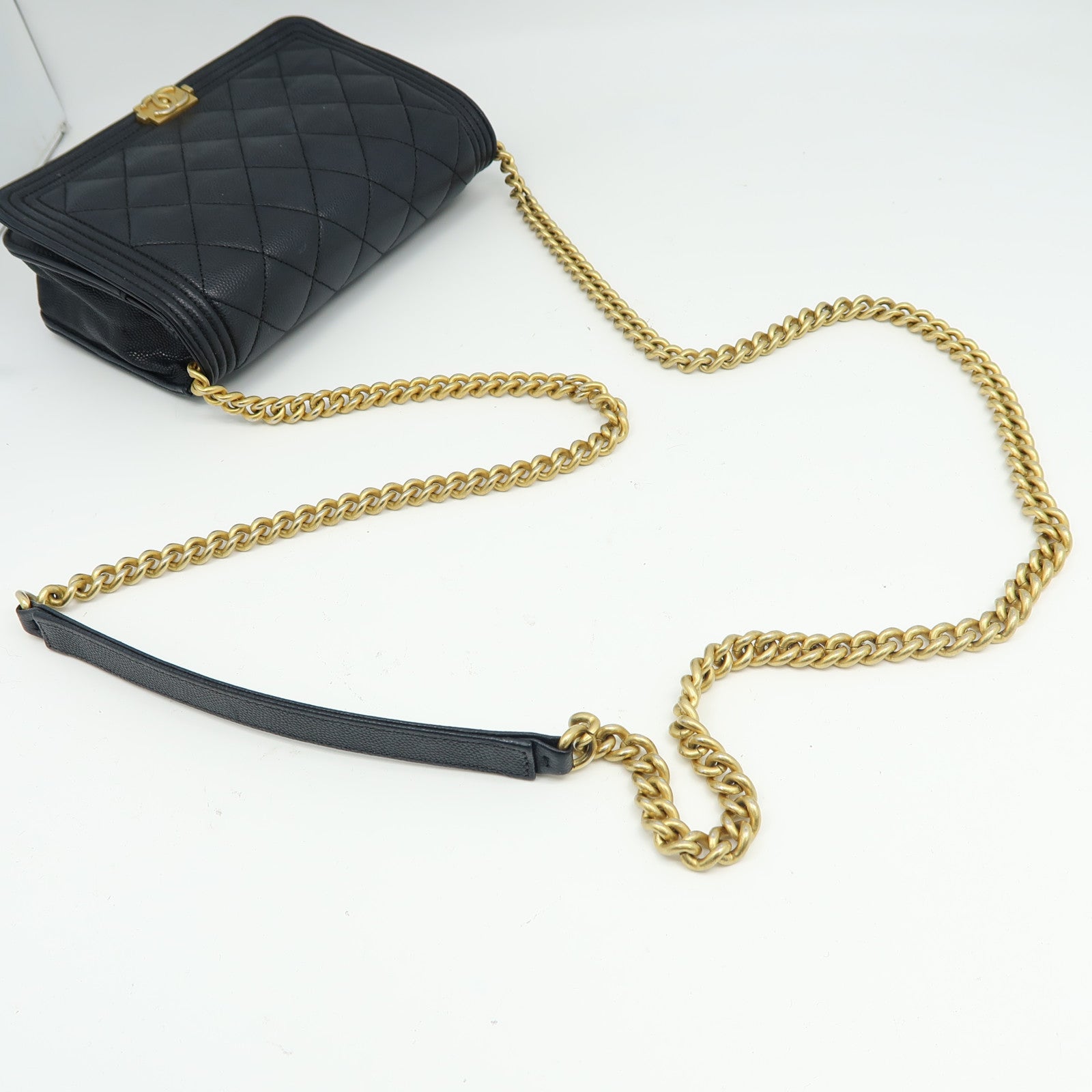 CHANEL 菱格Caviar皮革Woc Boy金扣鏈帶肩背袋深藍色