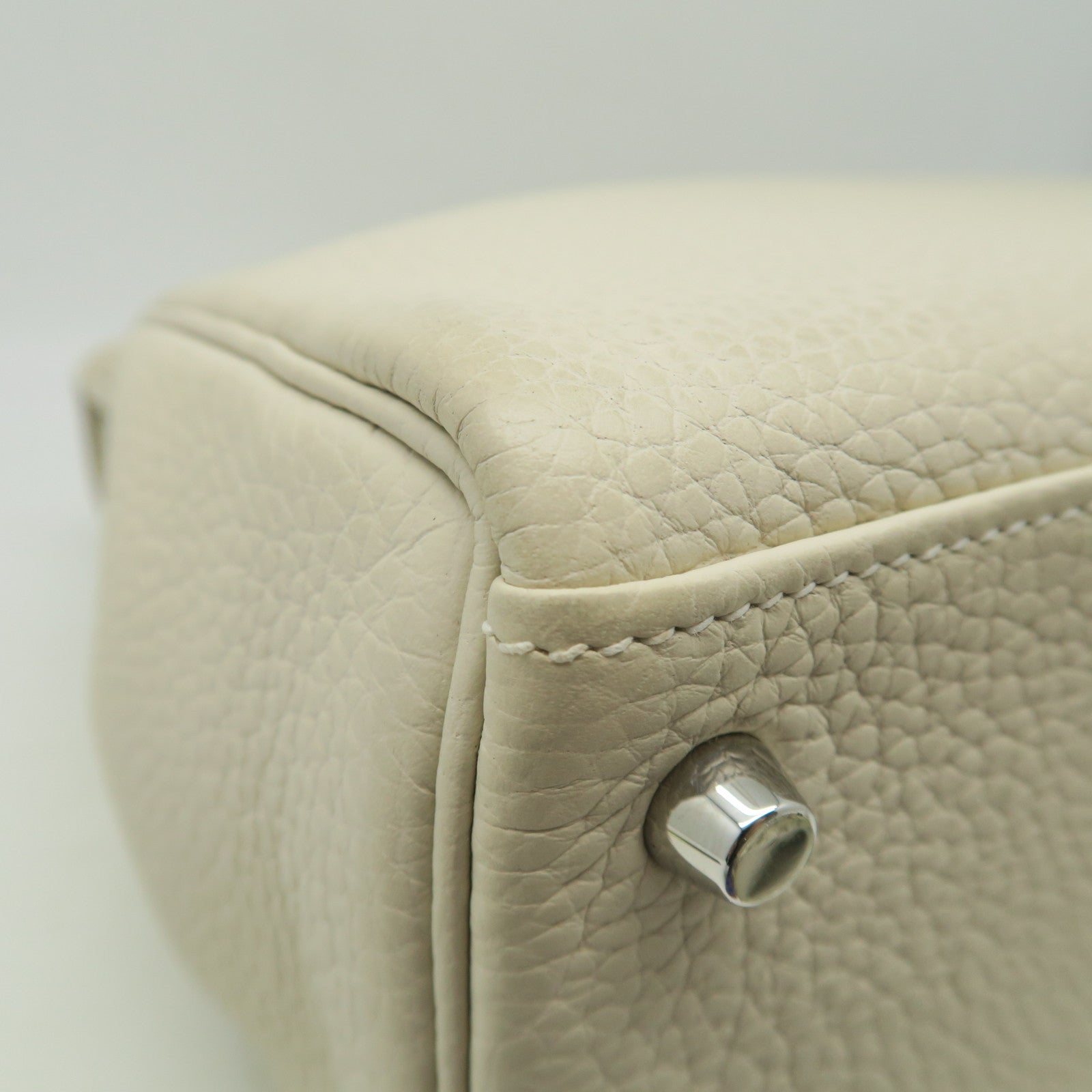 HERMES 【激減優惠】Clemence皮革Kelly 32銀扣手挽袋米白色