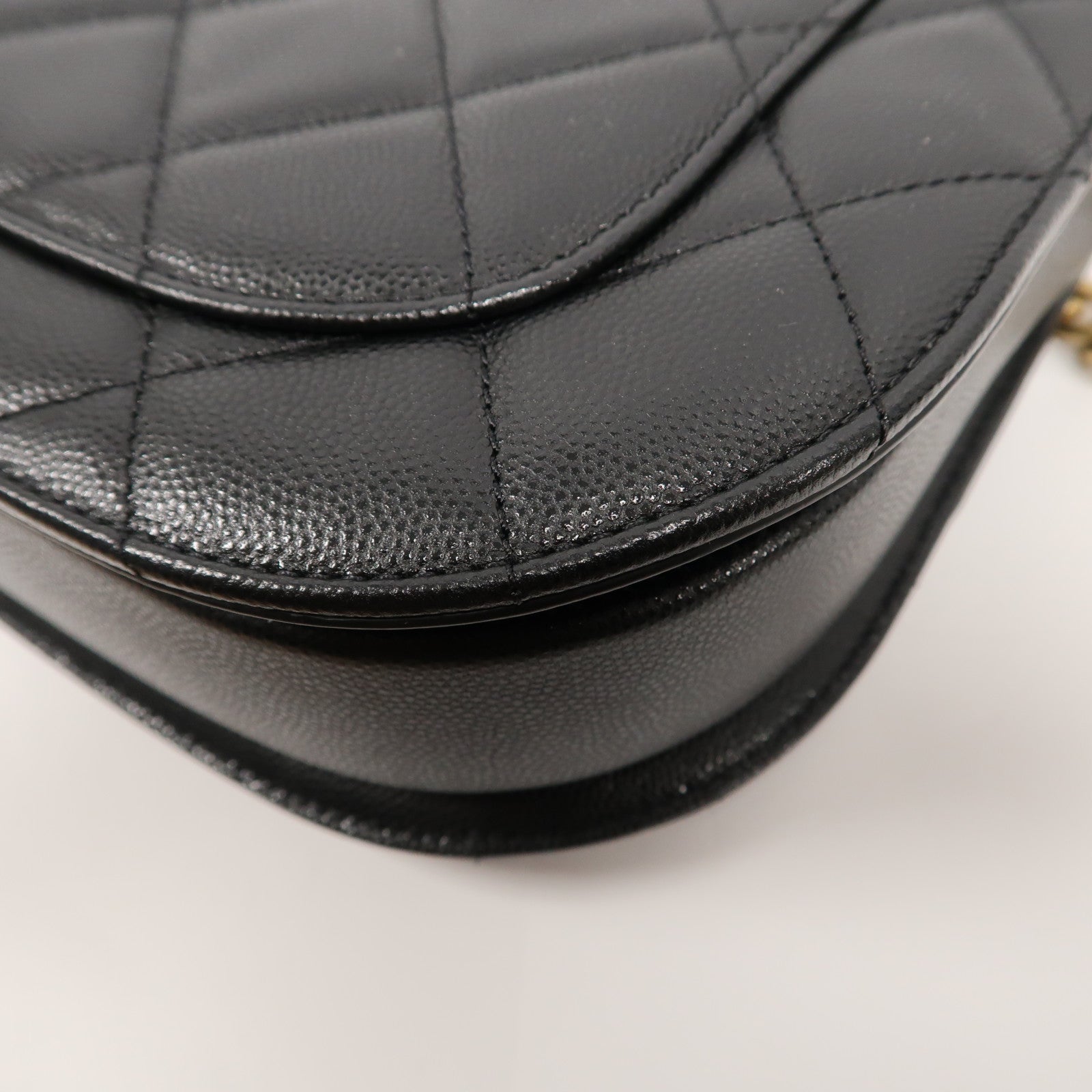 CHANEL 菱格Caviar皮革Chain Shoulder金扣鏈帶肩背袋黑色