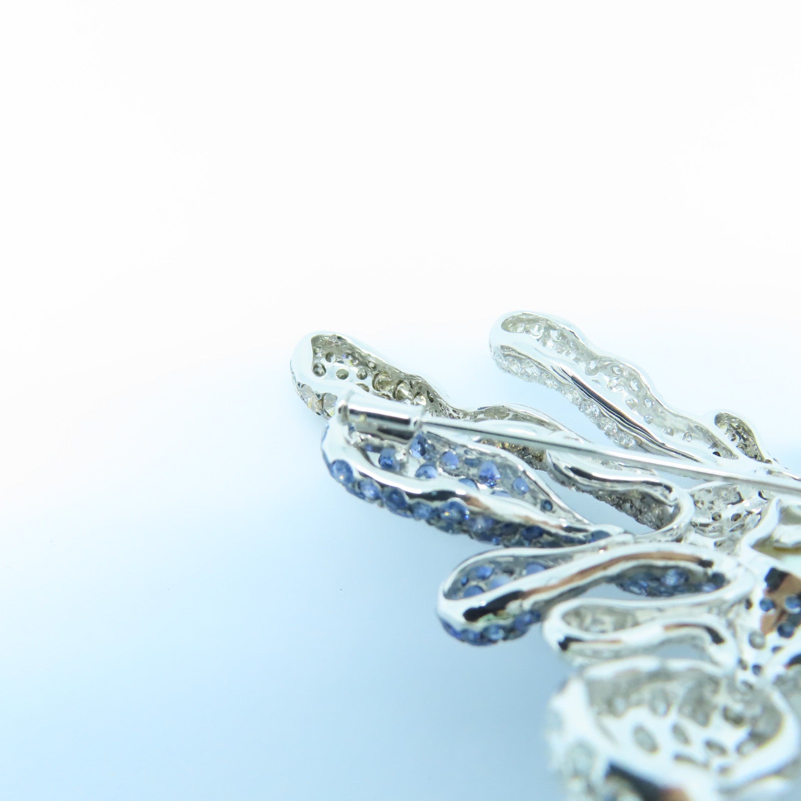 JEWELRY 18K White Gold Sapphire Diamond Pearl Brooch 11.40ct Sapphire/27.19ct Diamond Pearl Brooch