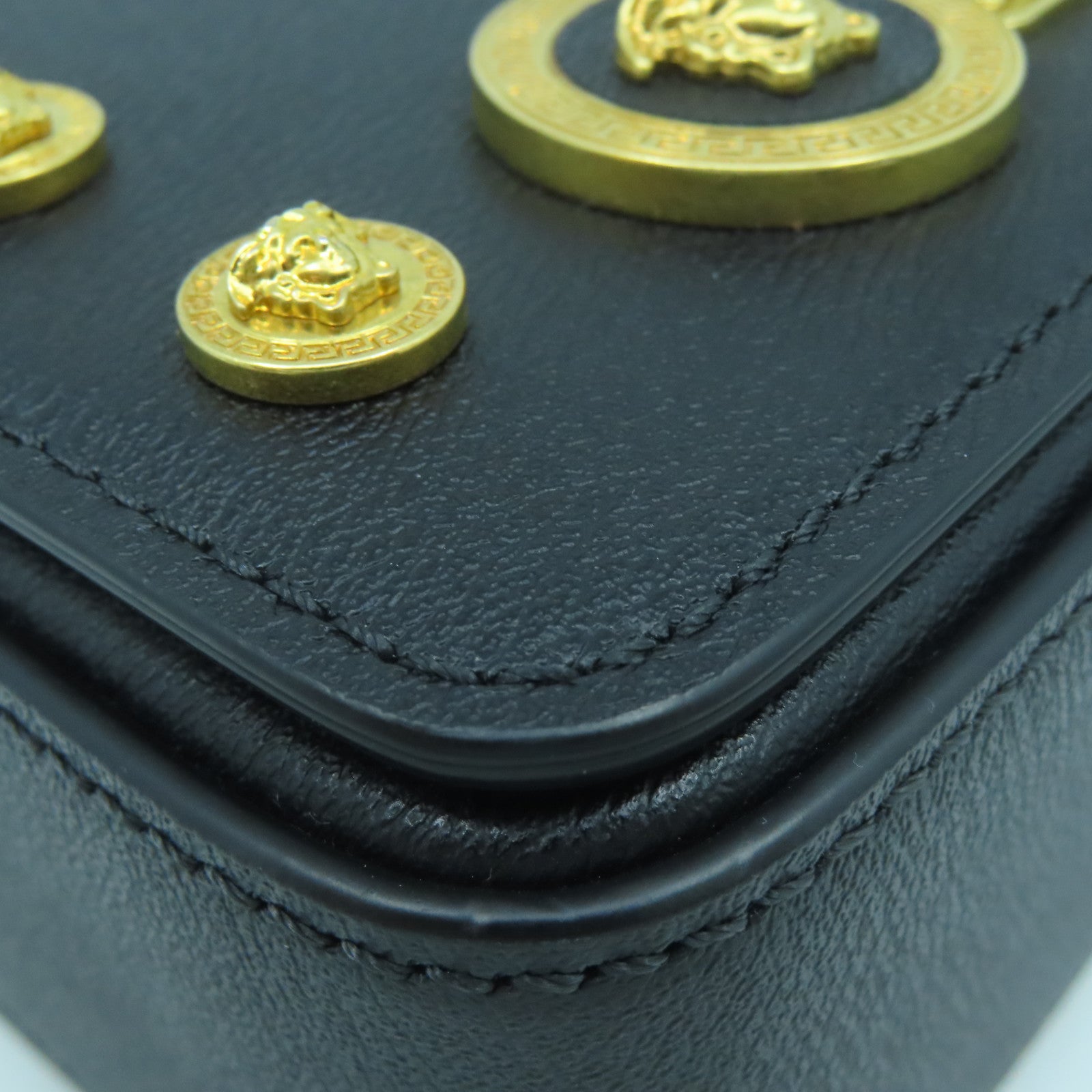 VERSACE 牛皮皮革Chain Shoulder金扣鏈帶肩背袋黑色
