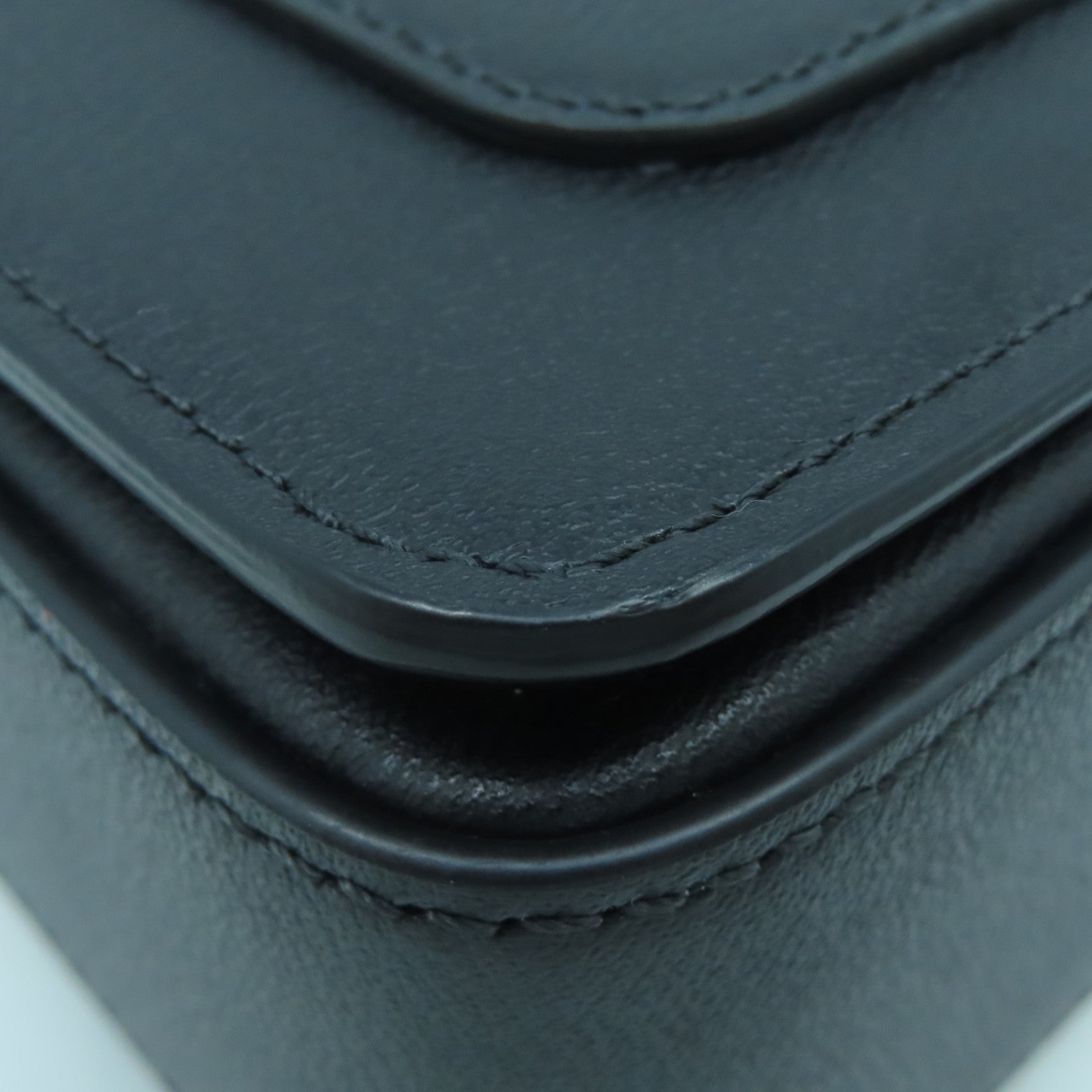 VERSACE 牛皮皮革Chain Shoulder金扣鏈帶肩背袋黑色