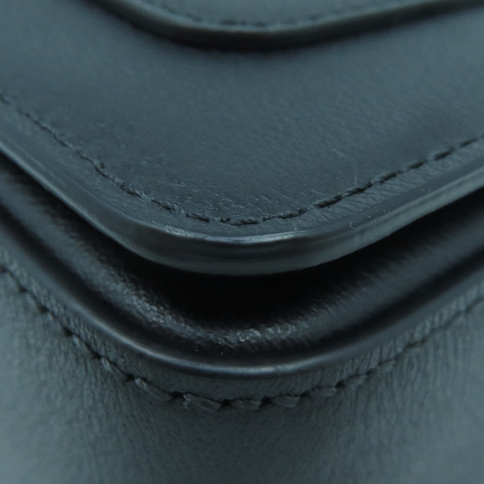 VERSACE 牛皮皮革Chain Shoulder金扣鏈帶肩背袋黑色